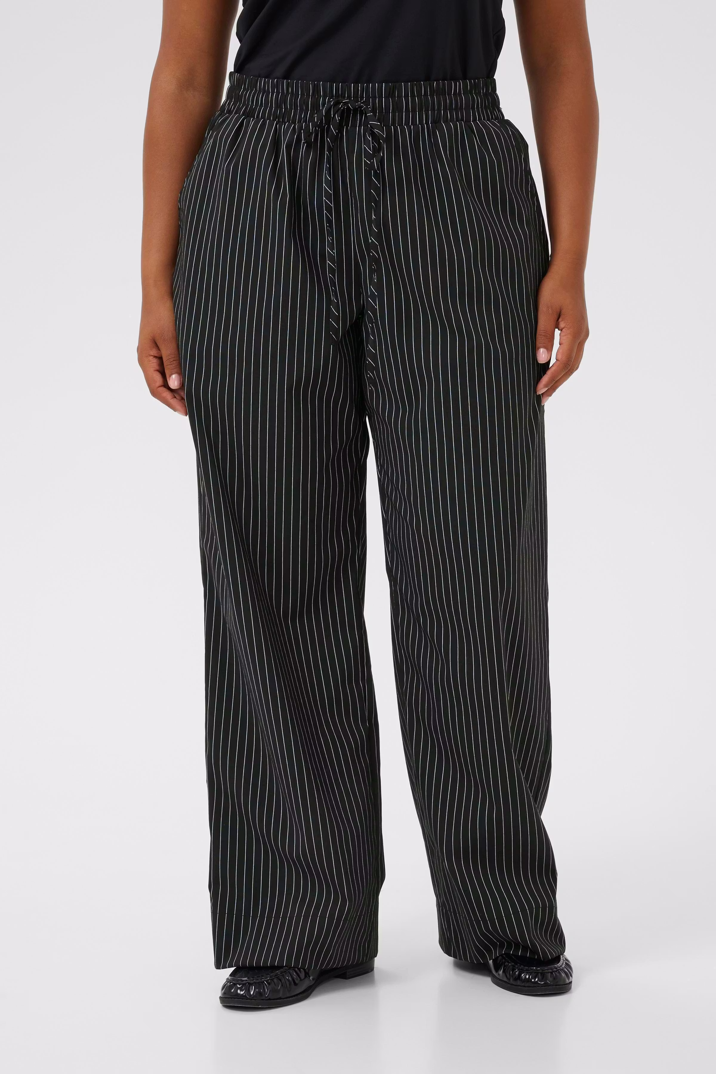 KCeloana Hose LOOKBOOK FRONT 10583647-108244