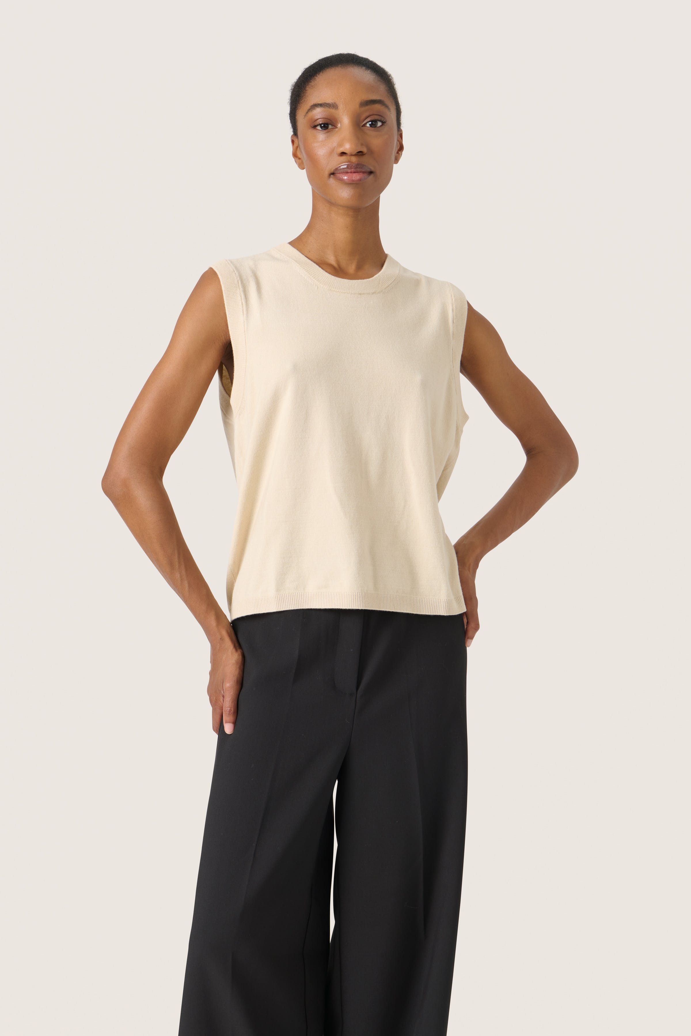 SLSina Vest LOOKBOOK FRONT 30408023-130401