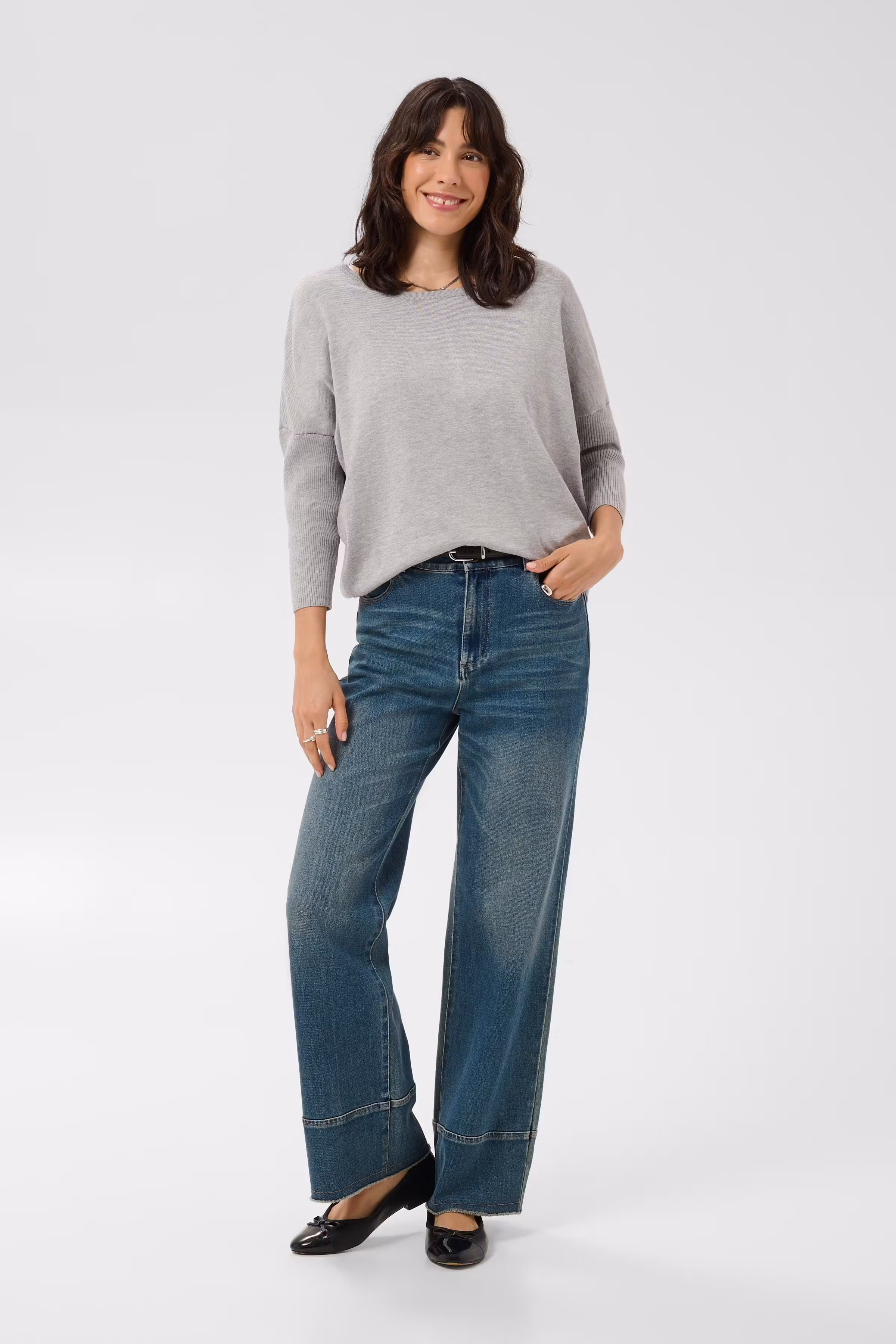 MilaSZ R-Neck Pullover LOOKBOOK FRONT 30500003-1541011