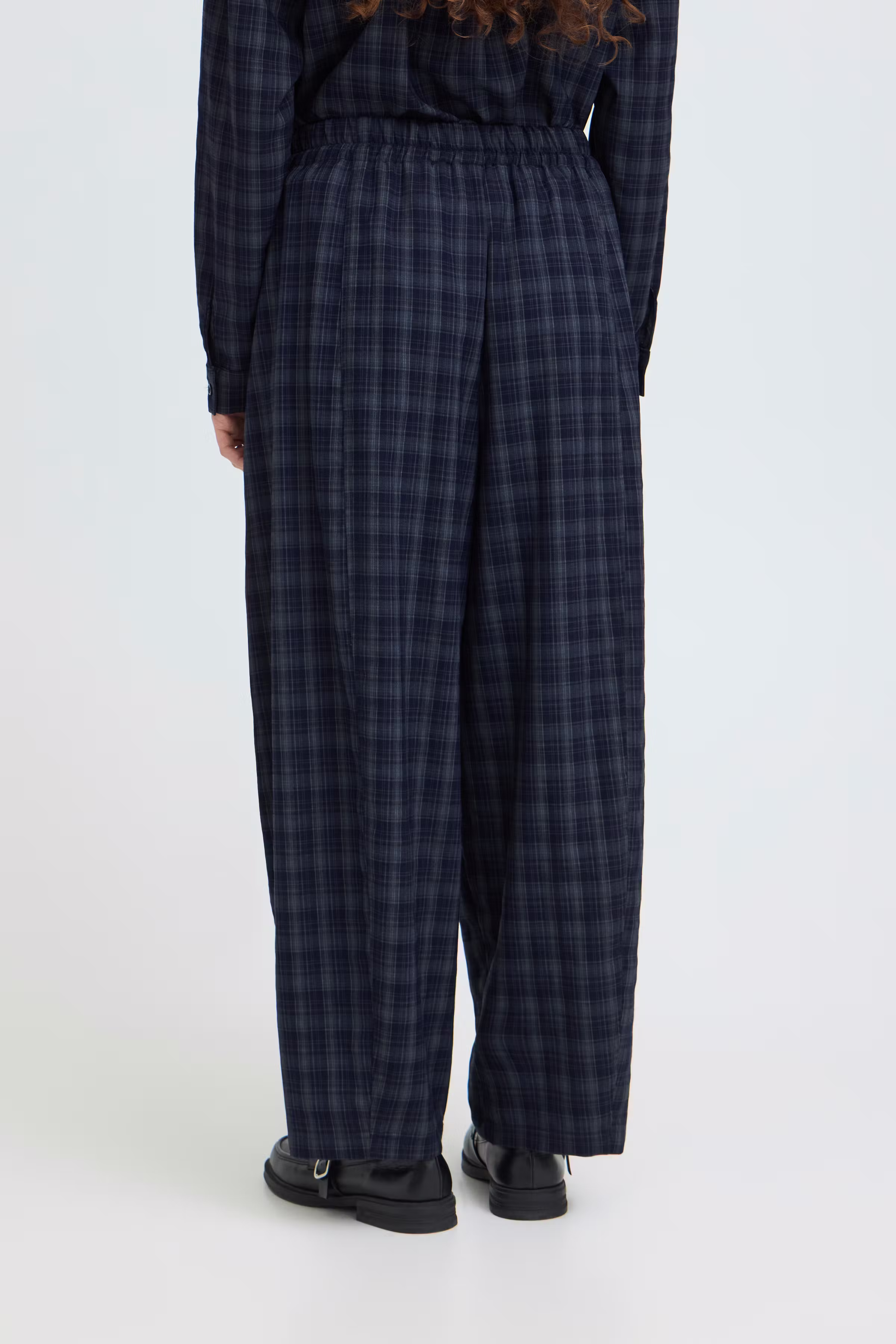 IXTRINE pants LOOKBOOK BACK 20123490-205802