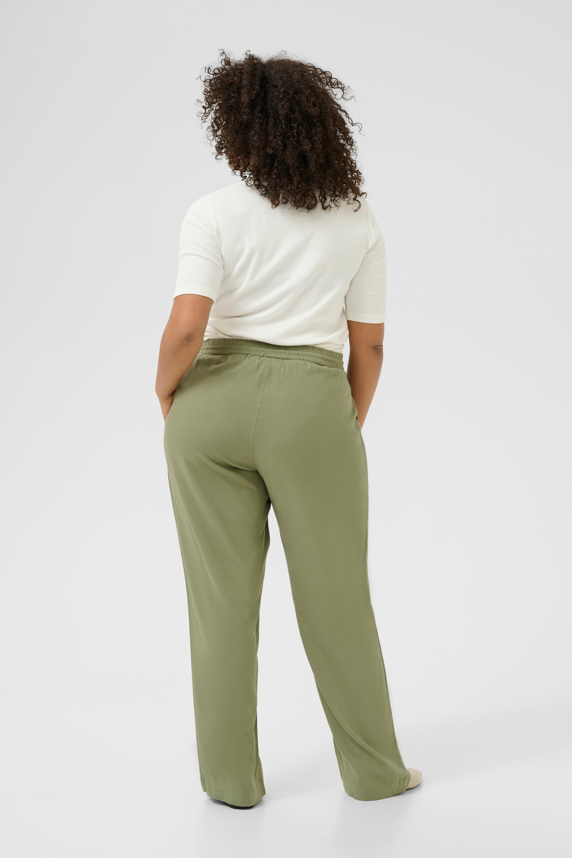 KCmille Linen Trousers LOOKBOOK BACK 10582220-170115