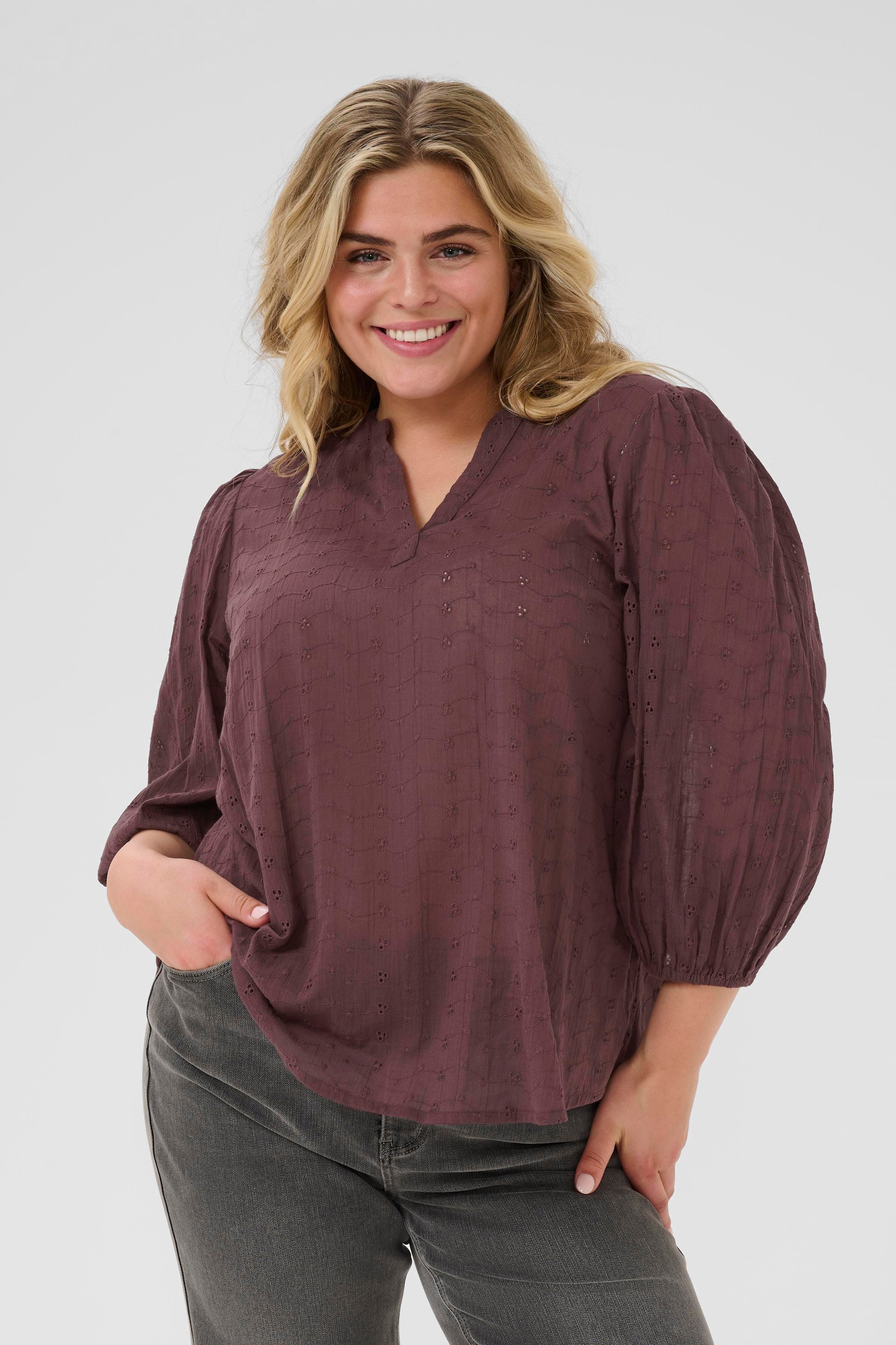 KCmaia Blouse LOOKBOOK FRONT 10583470-191619