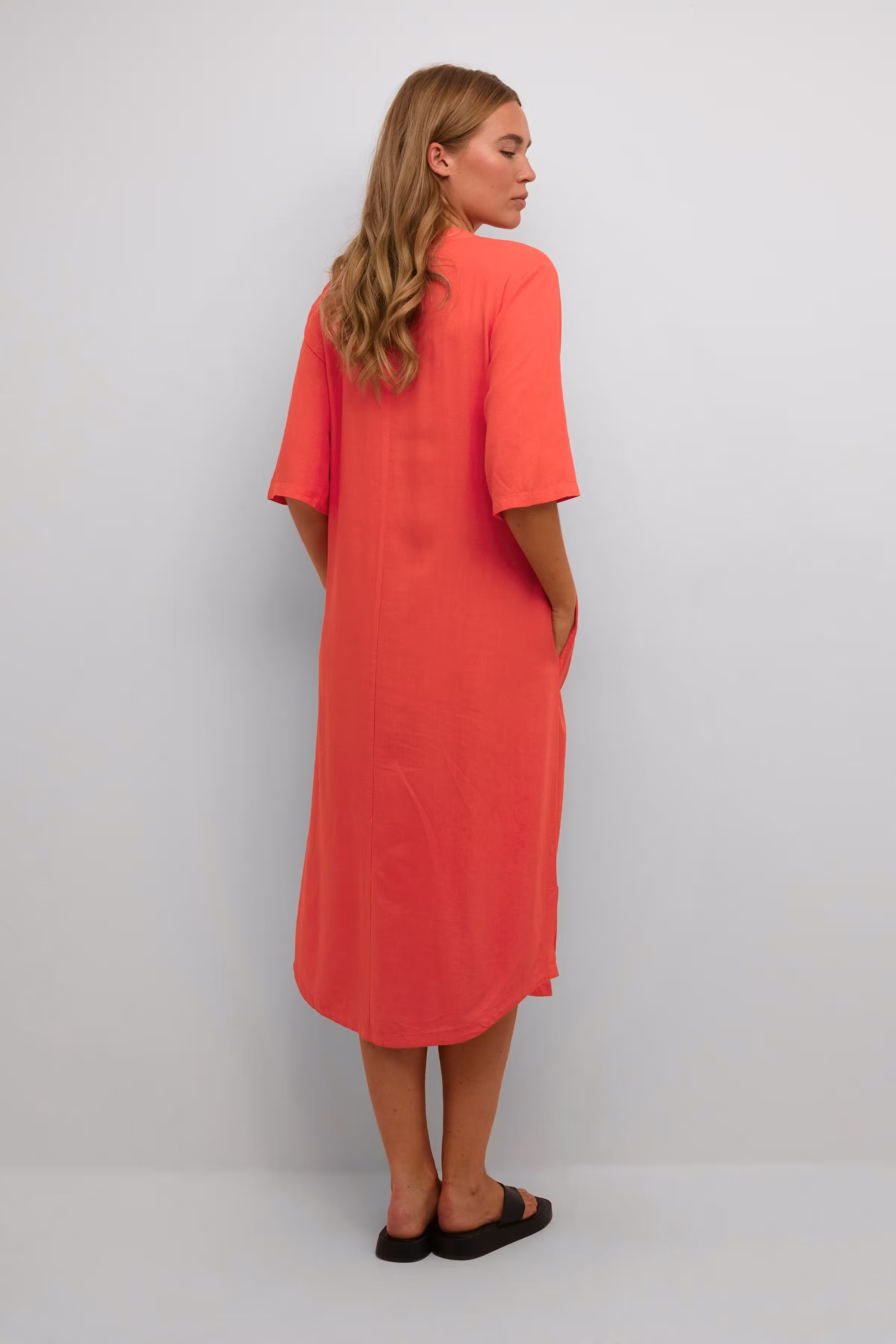 KAmilia Lin kjole LOOKBOOK BACK 10508312-181651