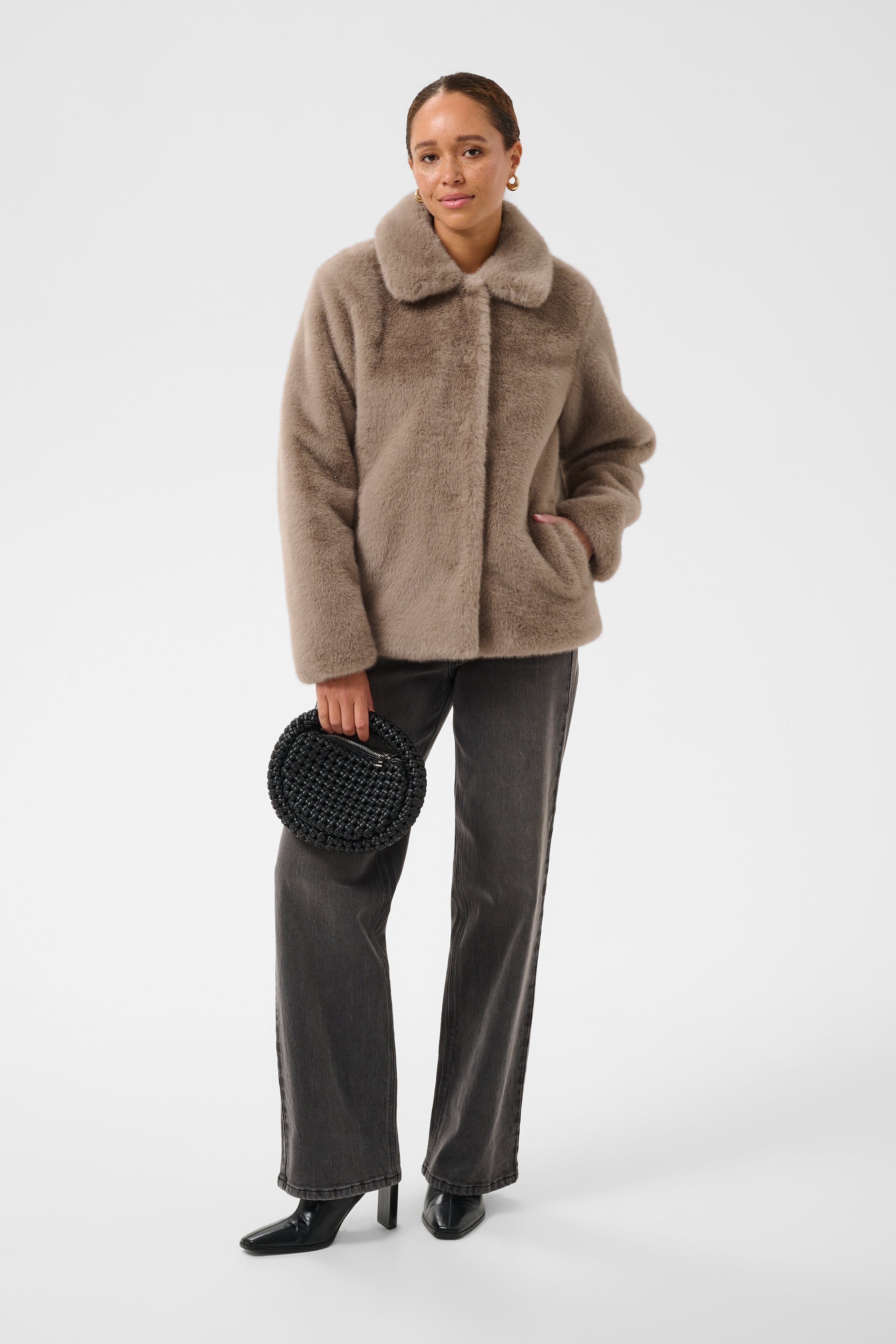 KArosa Oberbekleidung LOOKBOOK FRONT 10511864-170808