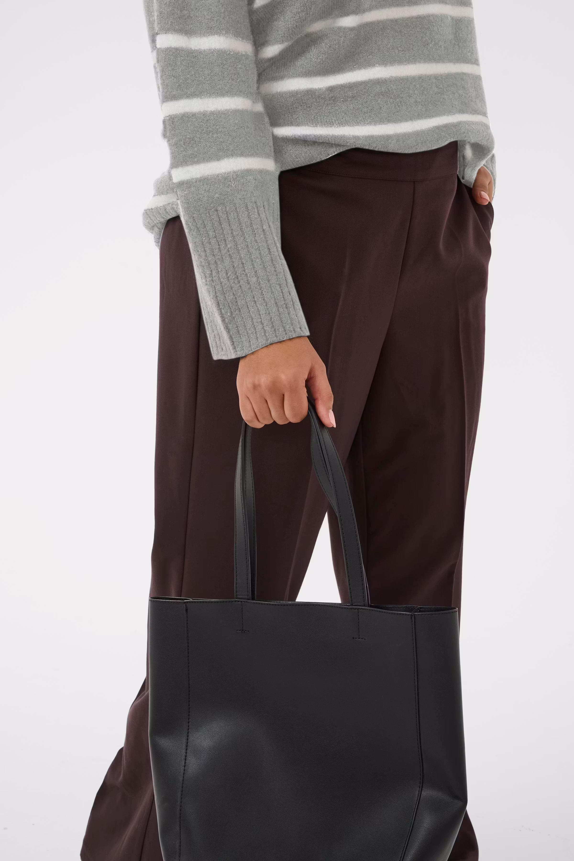 KCsakira Flared Byxor LOOKBOOK DETAIL 10582588-191111