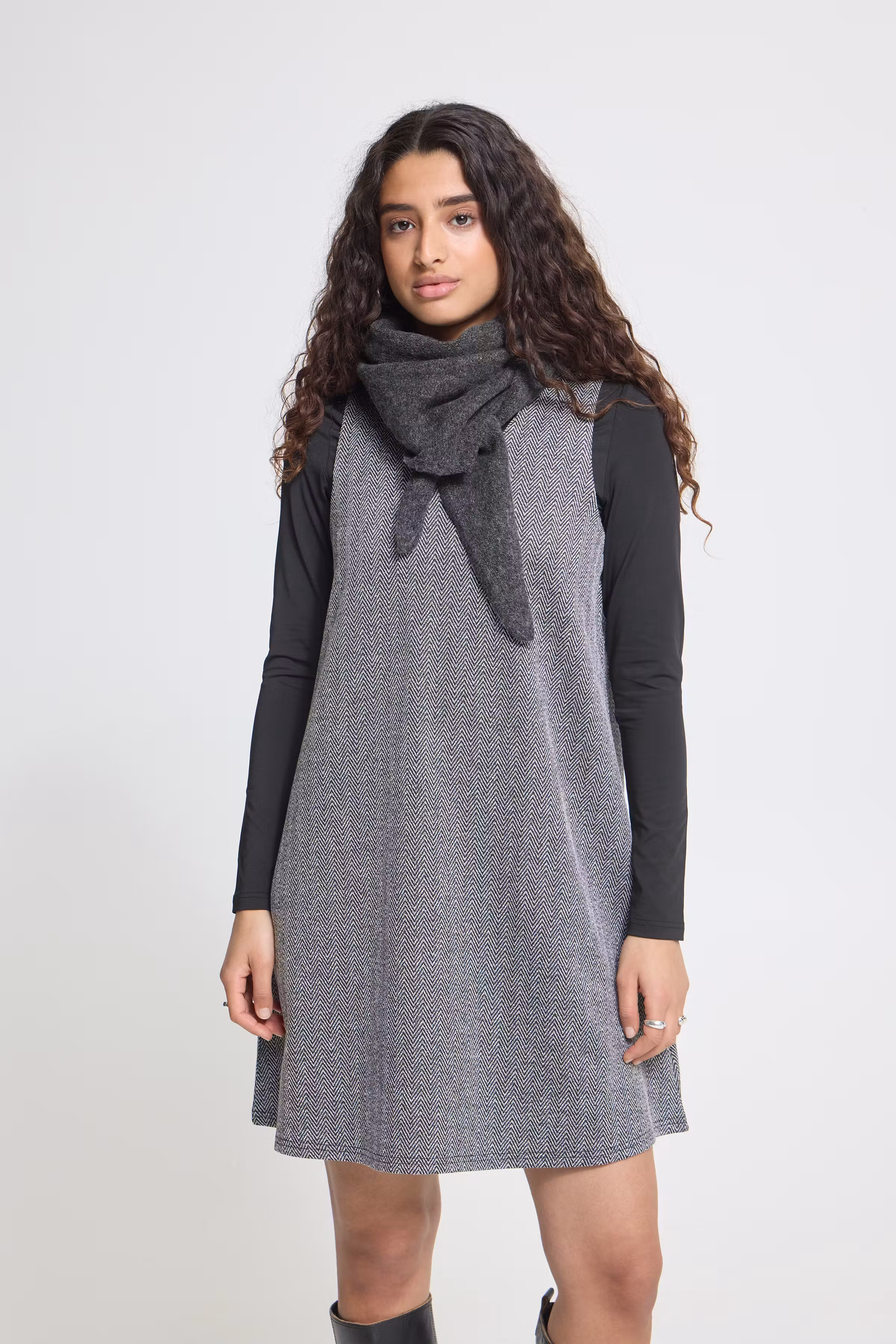 IAGRY Sjaal LOOKBOOK FRONT 20126513-900002734
