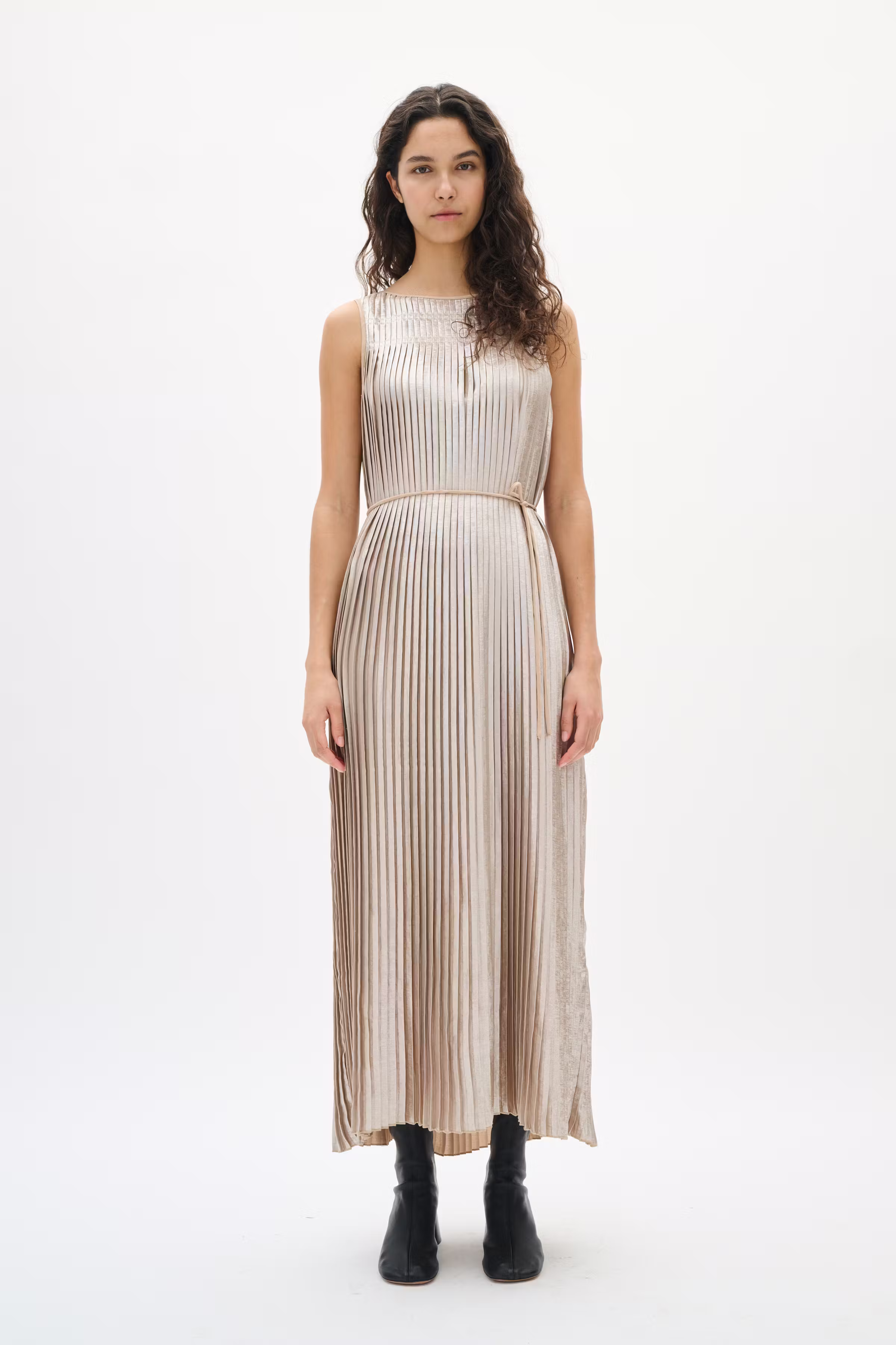 FUTUREIW Kjole LOOKBOOK FRONT 30112021-145002