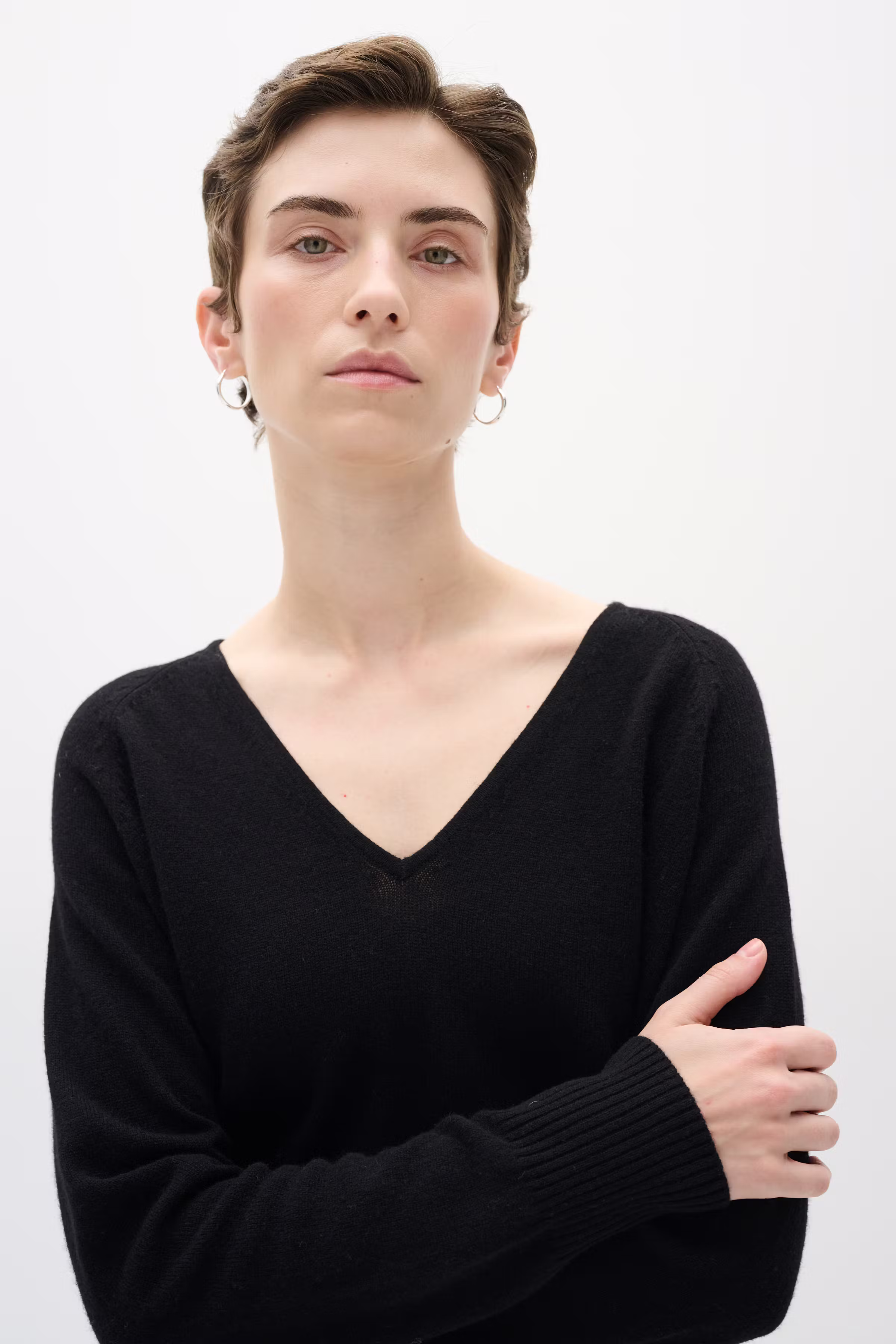 LukkaIW V-neck Kashmir Pullover LOOKBOOK DETAIL 30104240-10050