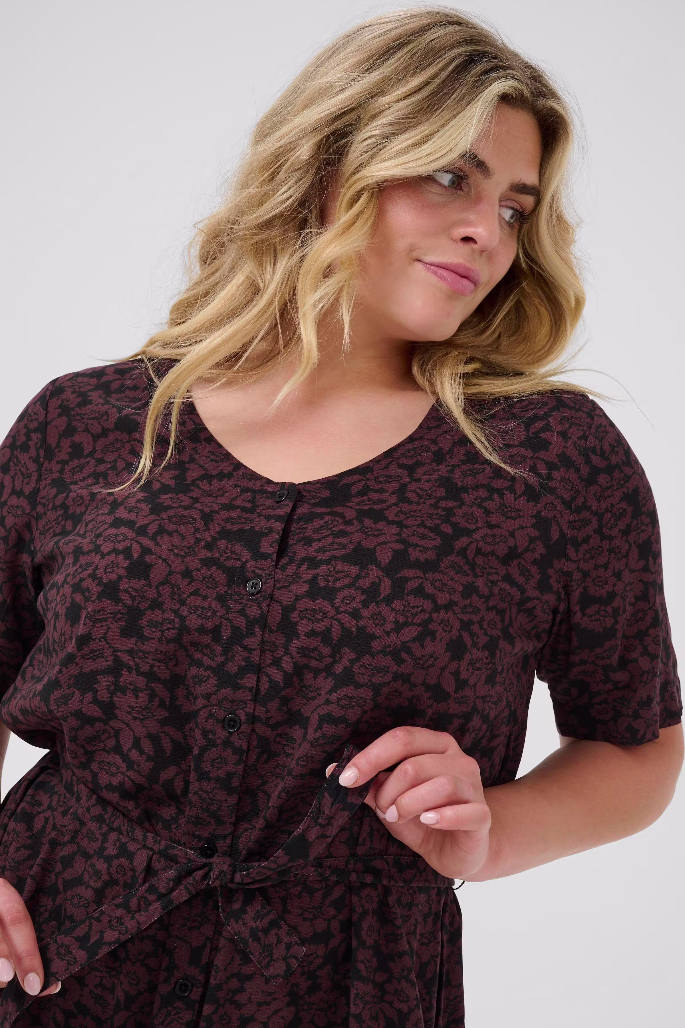 KCbella Kleid LOOKBOOK DETAIL 10582487-107734