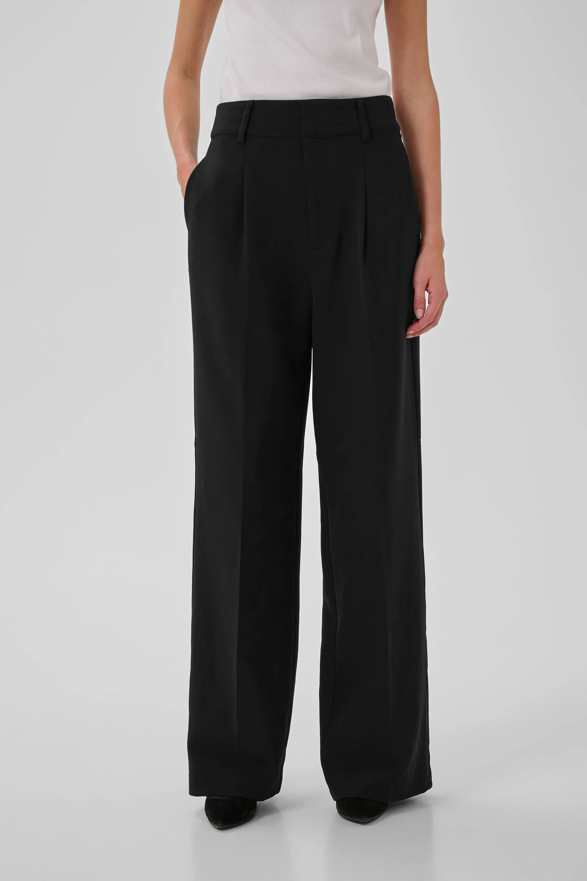 28 THE TAILORED HIGH PANT LOOKBOOK FRONT 10705542-100031