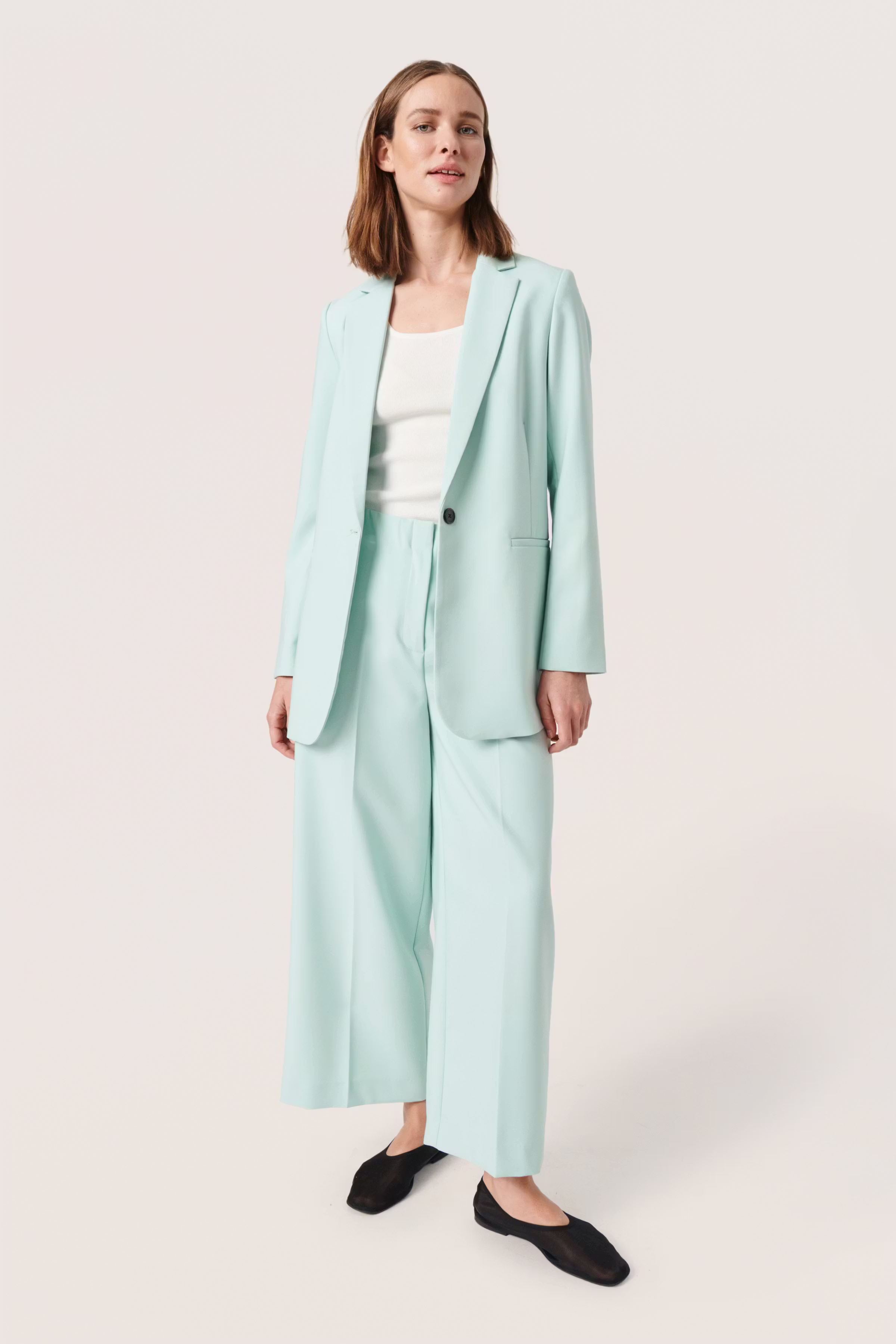 SLCorinne Cropped Trousers LOOKBOOK FRONT 30407013-144807