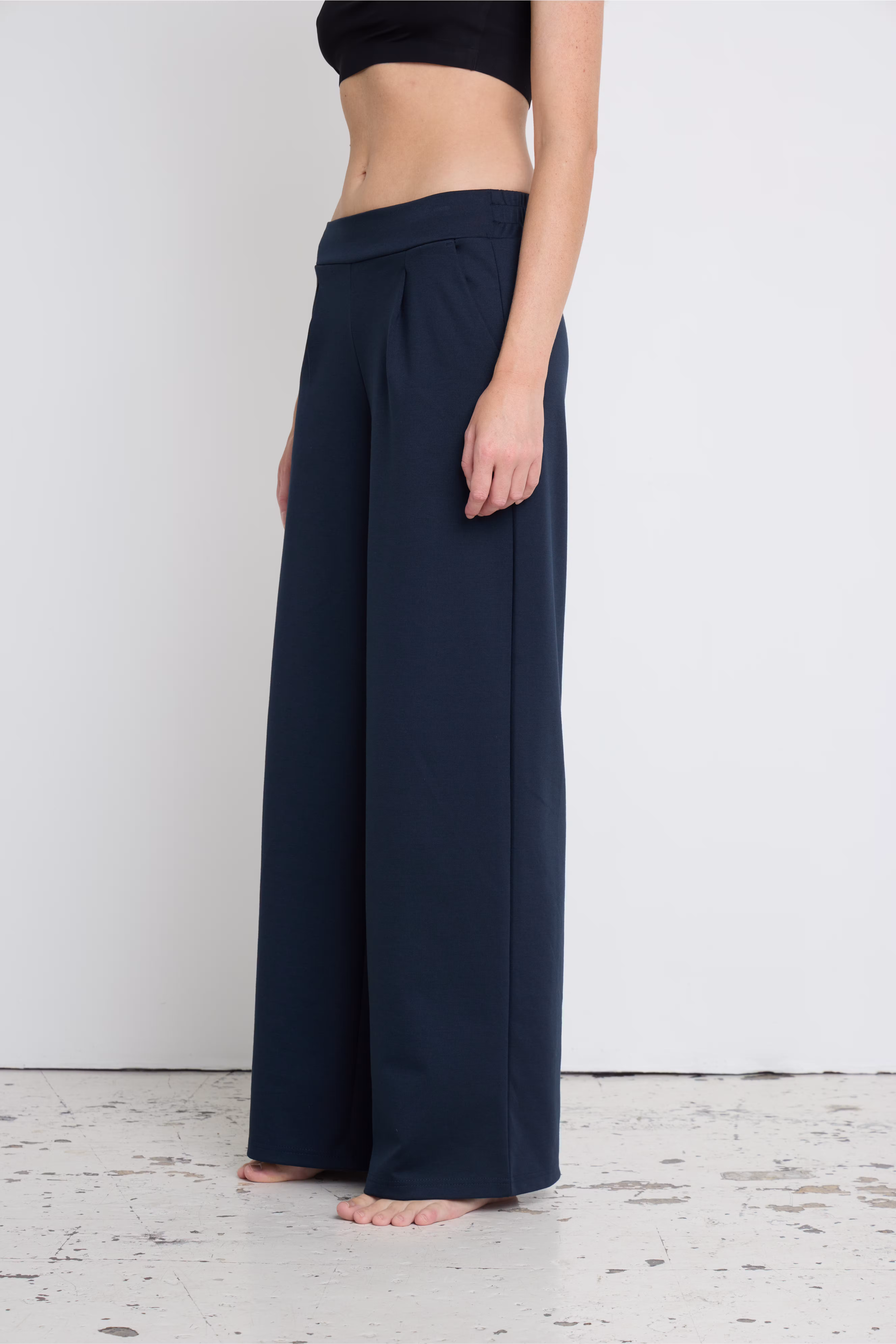 IHKATE Trousers LOCATION NONE 20118337-193831