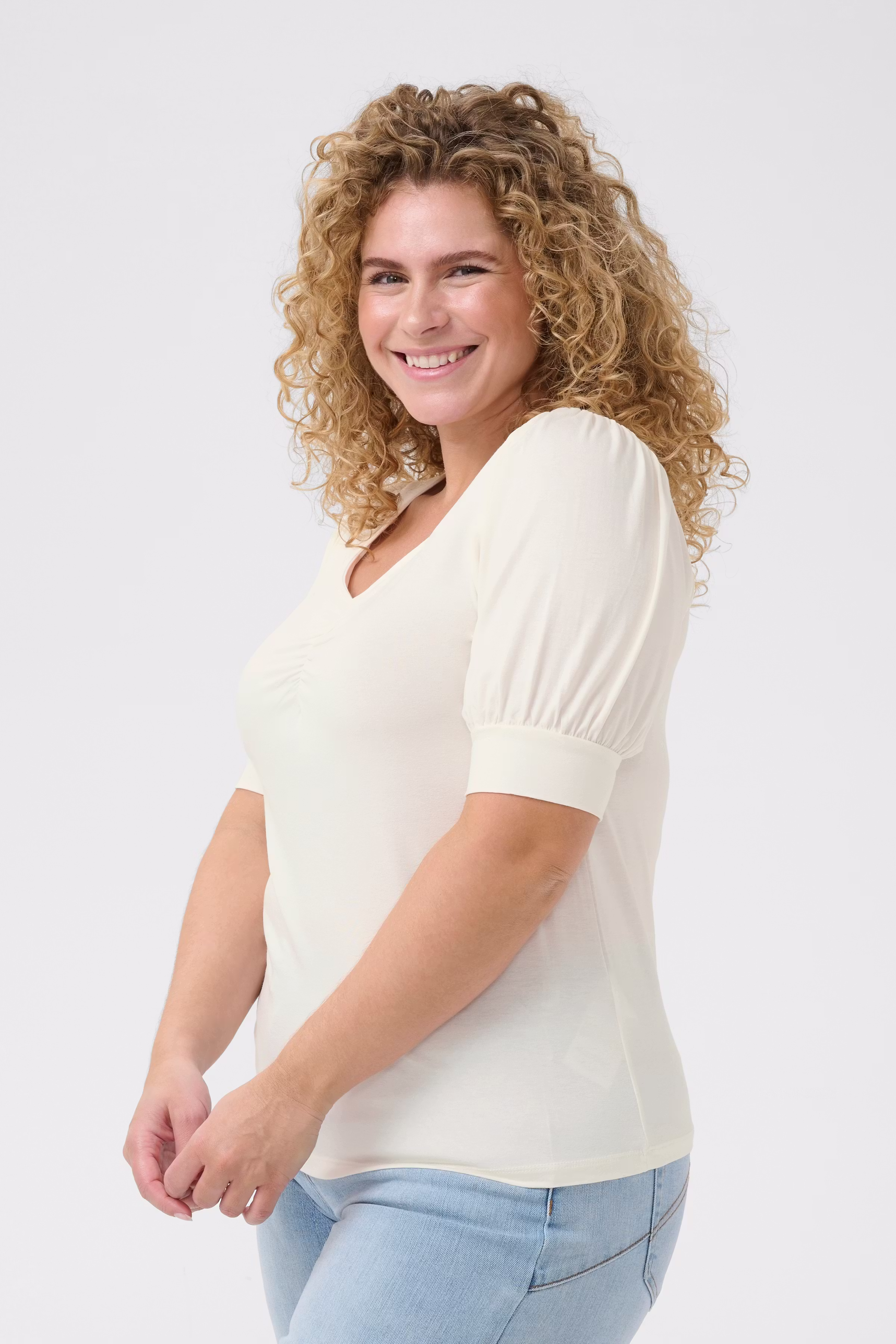 KCsissy T-Shirt LOOKBOOK FRONT 10581401-110602