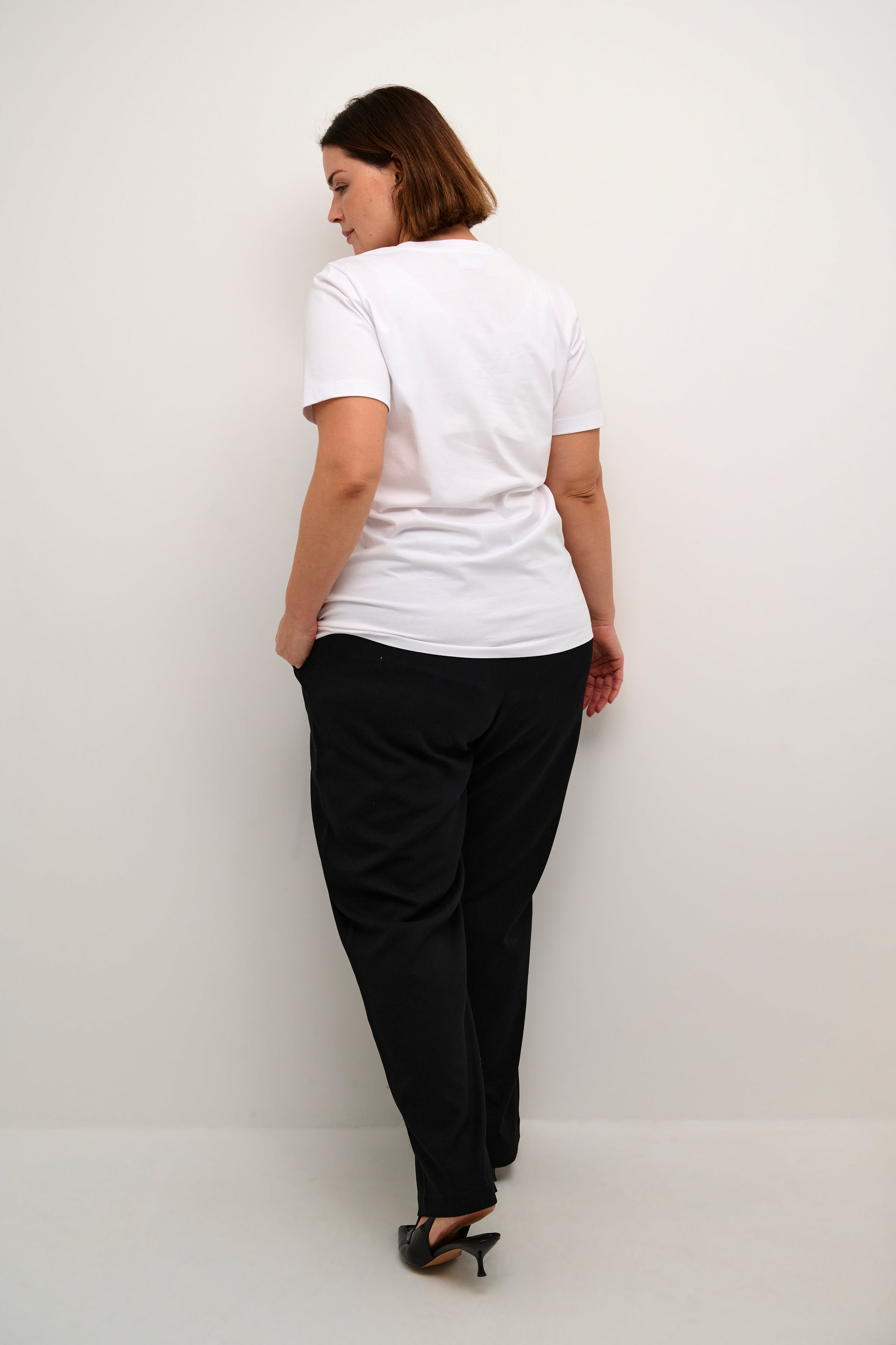 KCviana T-shirt LOOKBOOK BACK 10582804-110601