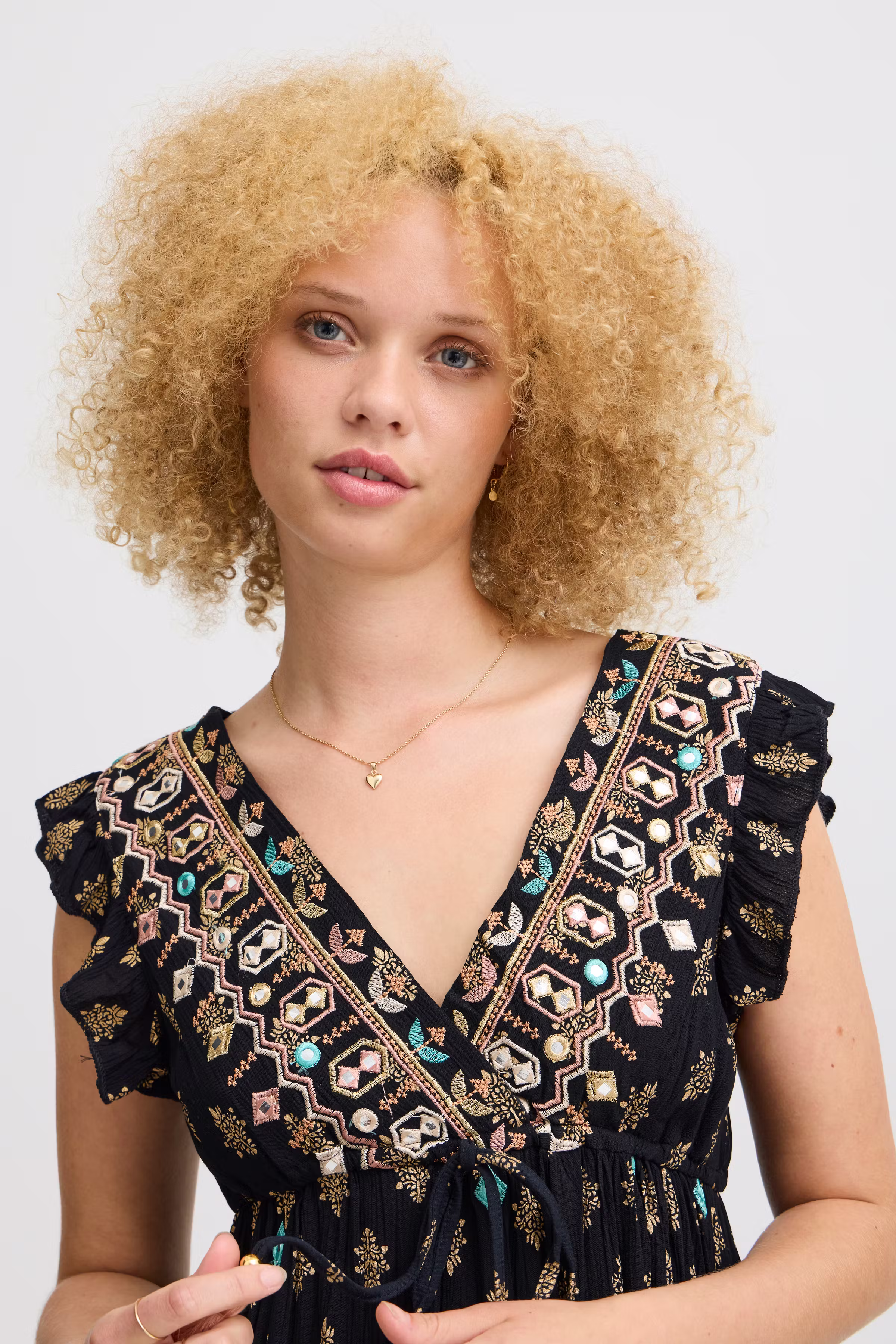 SBKAETE Kjole LOOKBOOK DETAIL 22100668-190303