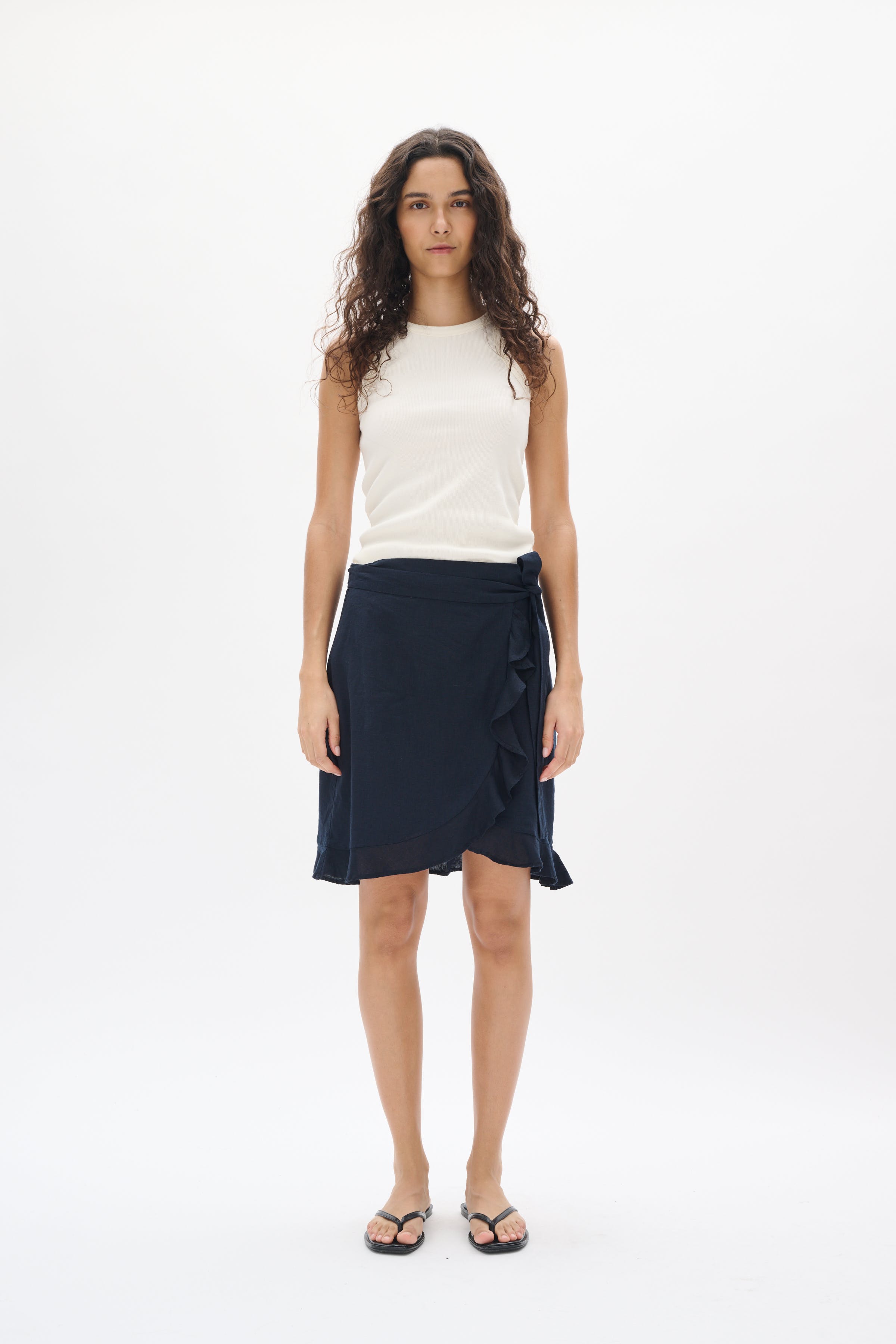 FaridaIW Linen Skirt LOOKBOOK FRONT 30110440-300005