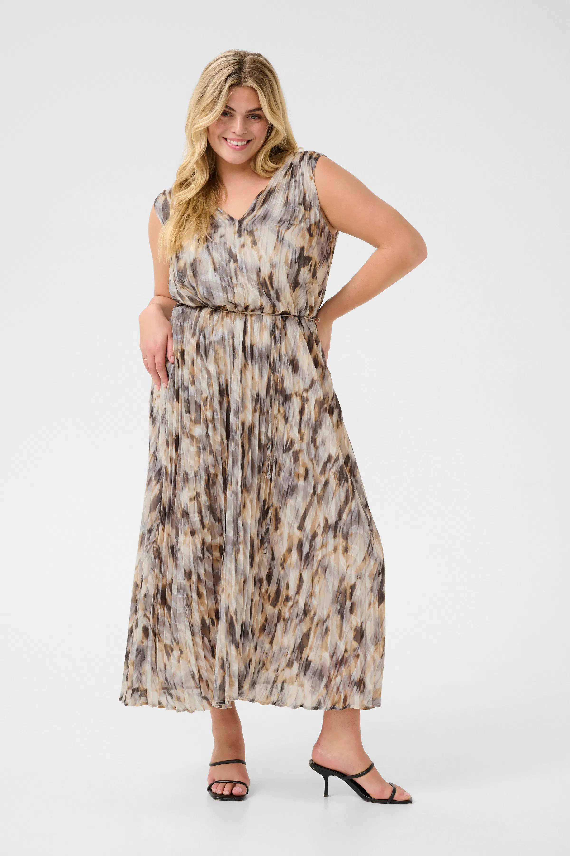 KCvicka Kjole LOOKBOOK FRONT 10583210-107478