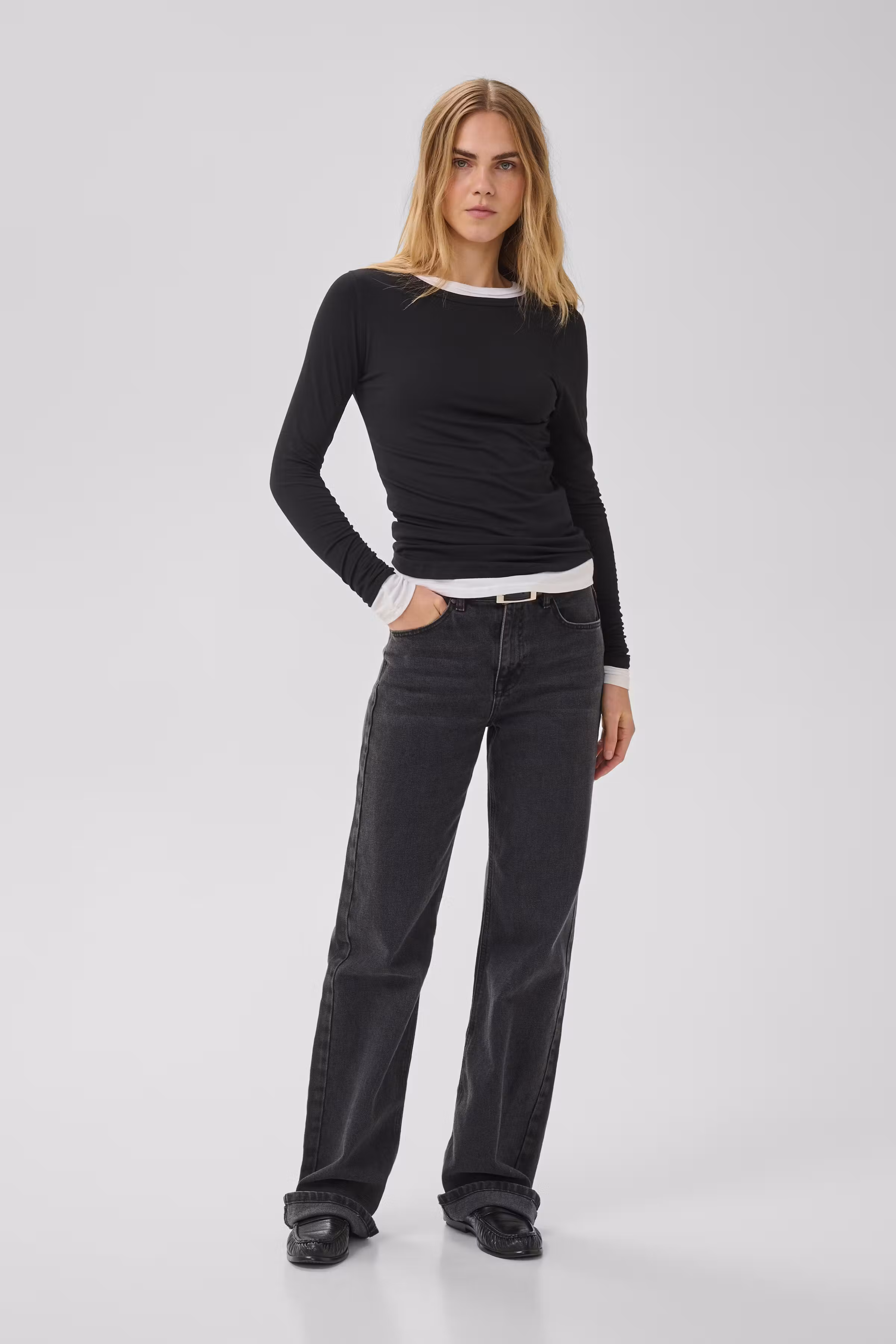 18 THE MODAL BLOUSE LOOKBOOK FRONT 10703600-100031