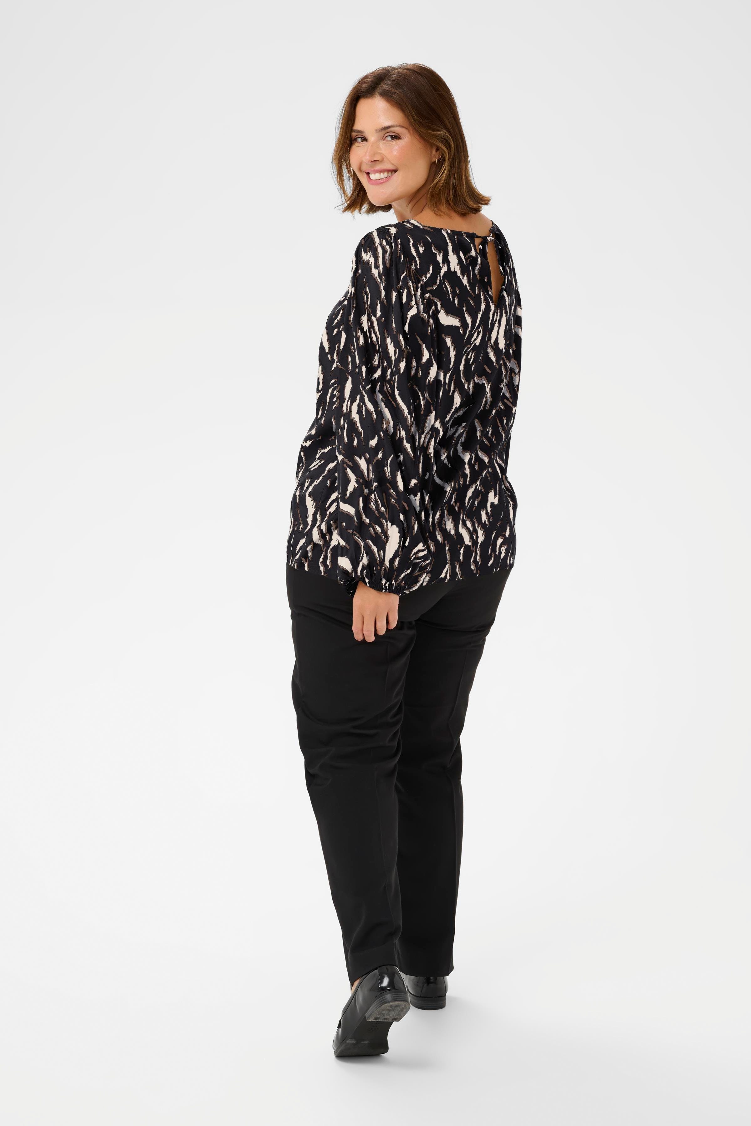 KCmilina Blouse LOOKBOOK BACK 10583607-108271