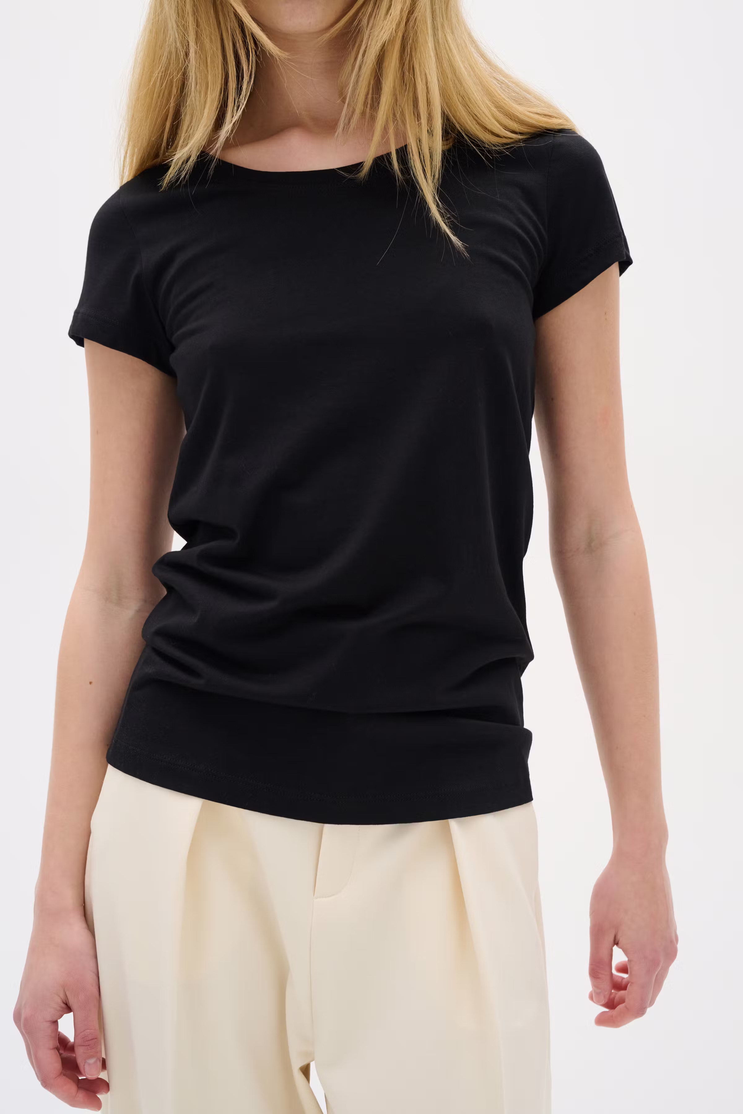 RenaIW T-shirt LOOKBOOK FRONT 30100782-10050