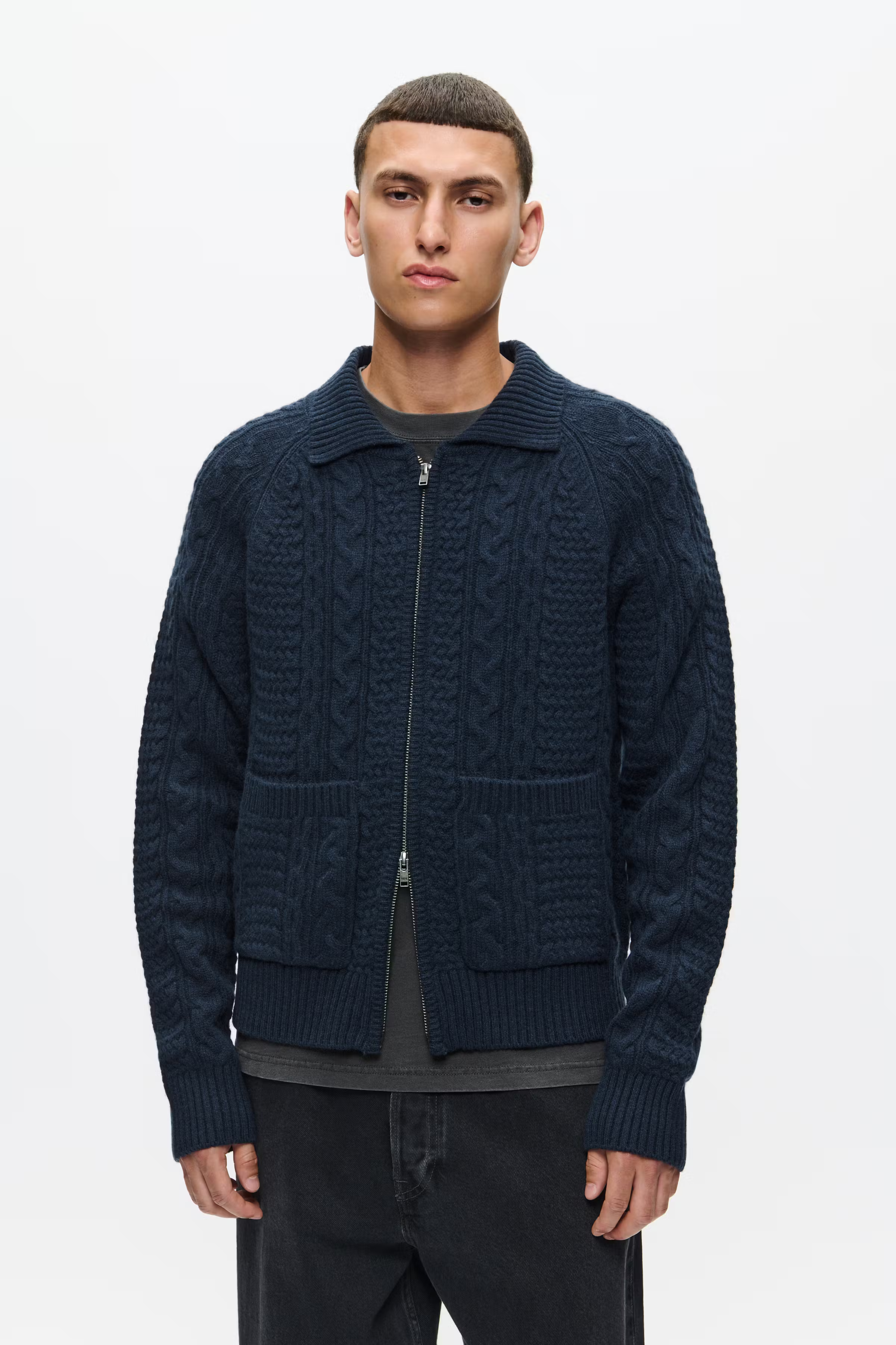 WWHolger Cardigan LOOKBOOK FRONT 30251742-194011