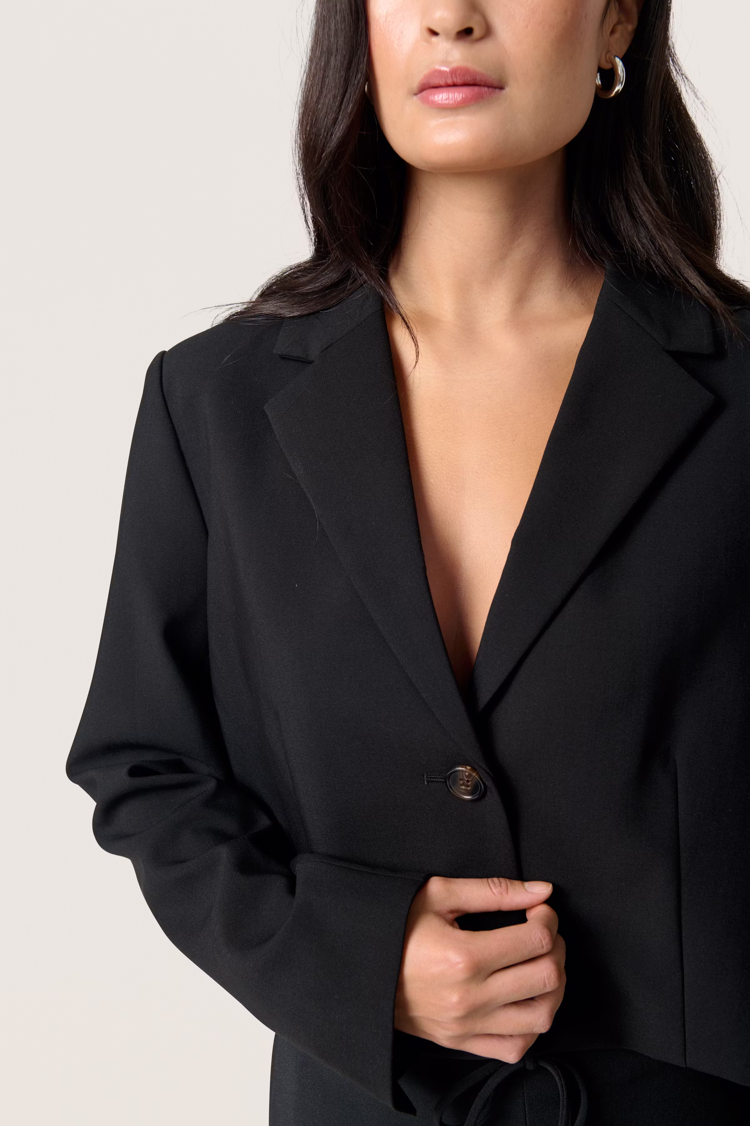 SLCorinne Cropped Blazer LOOKBOOK DETAIL 30407631-194008