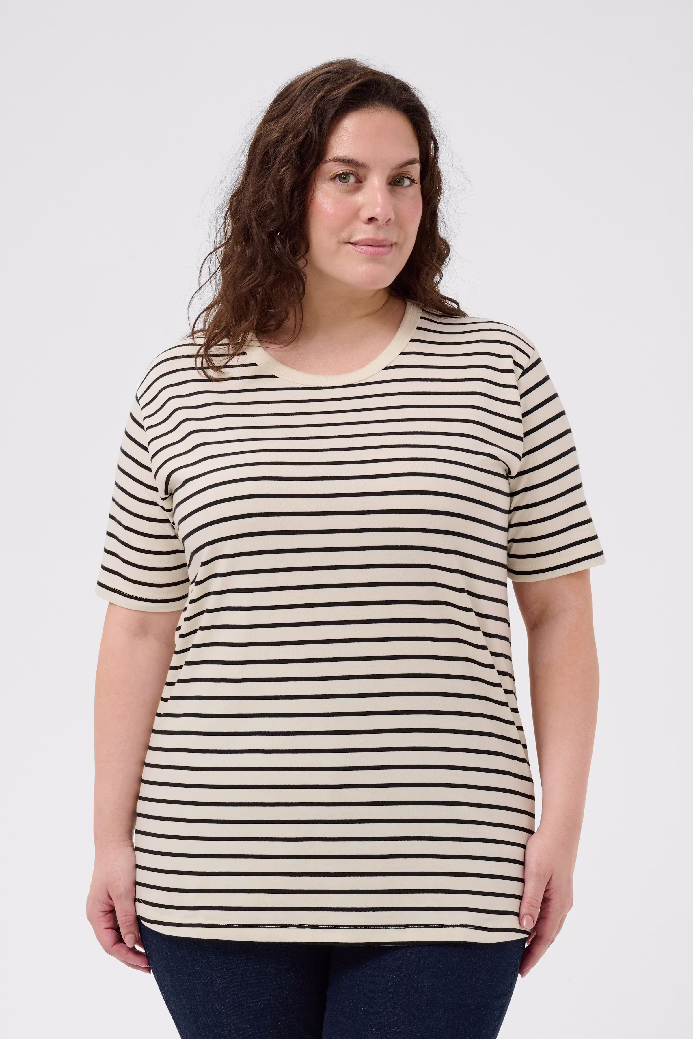 KCWinni T-shirt LOOKBOOK FRONT 10582376-104655