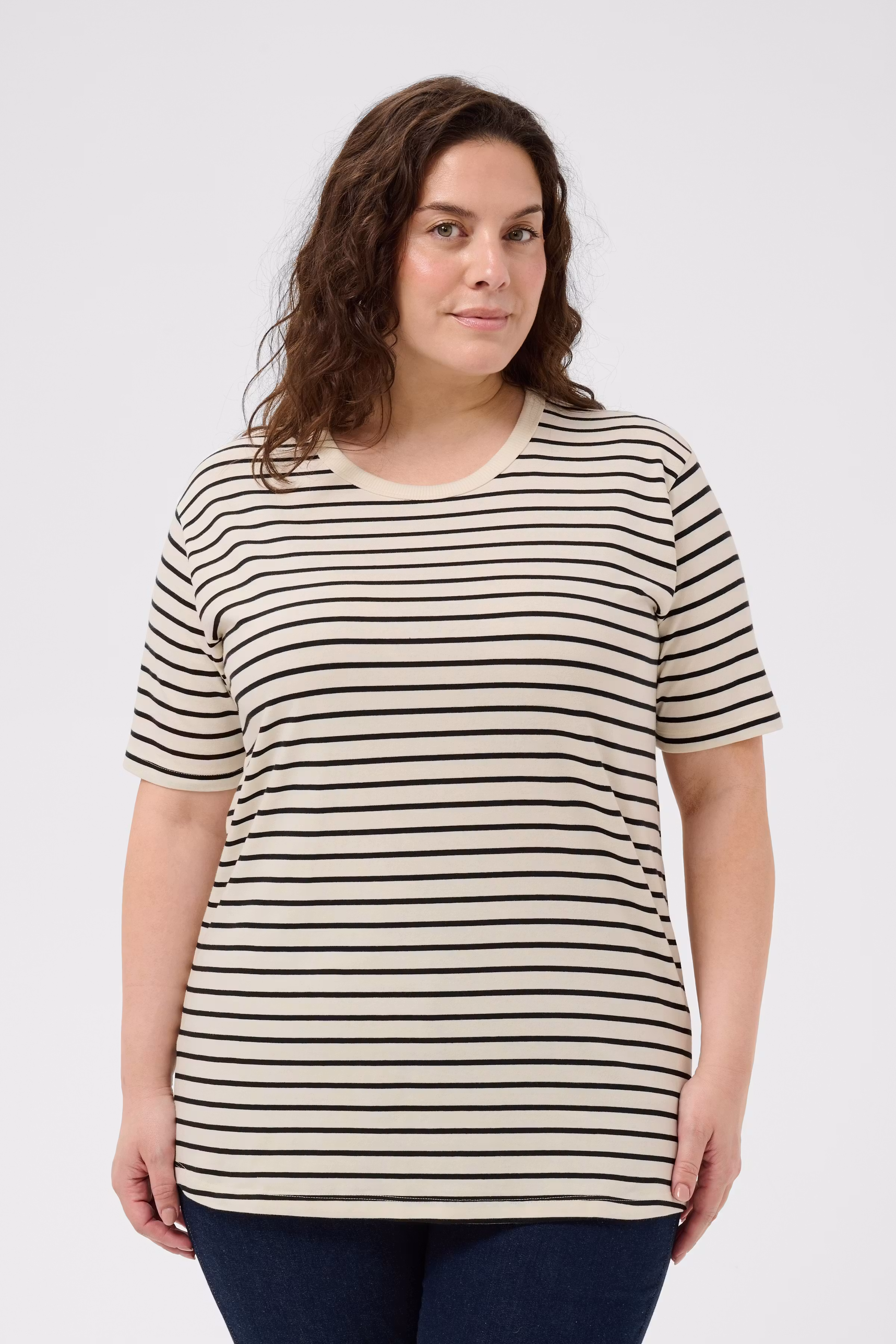 KCWinni T-shirt LOOKBOOK FRONT 10582376-104655