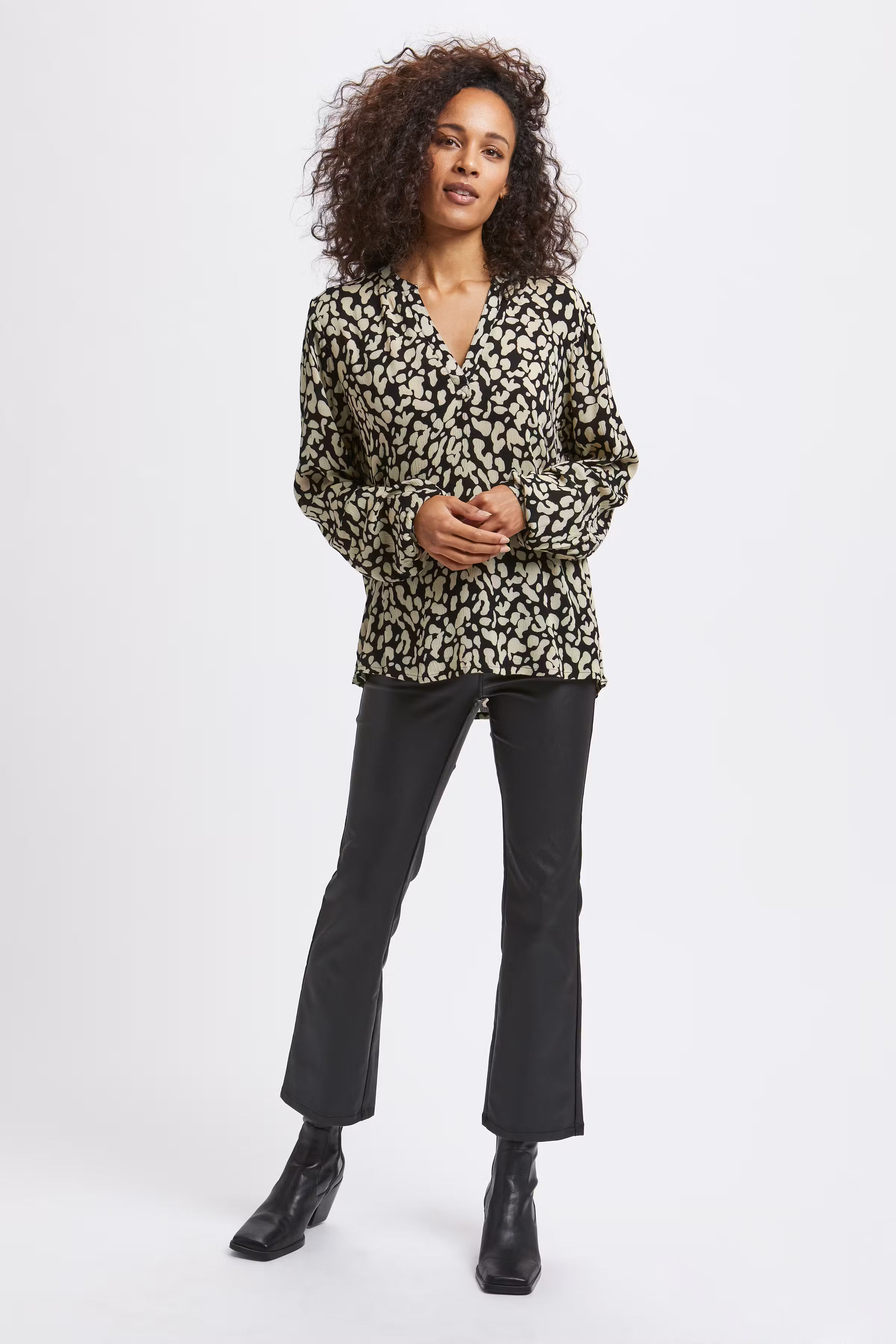 KAturbo Blouse LOOKBOOK FRONT 10551834-101811