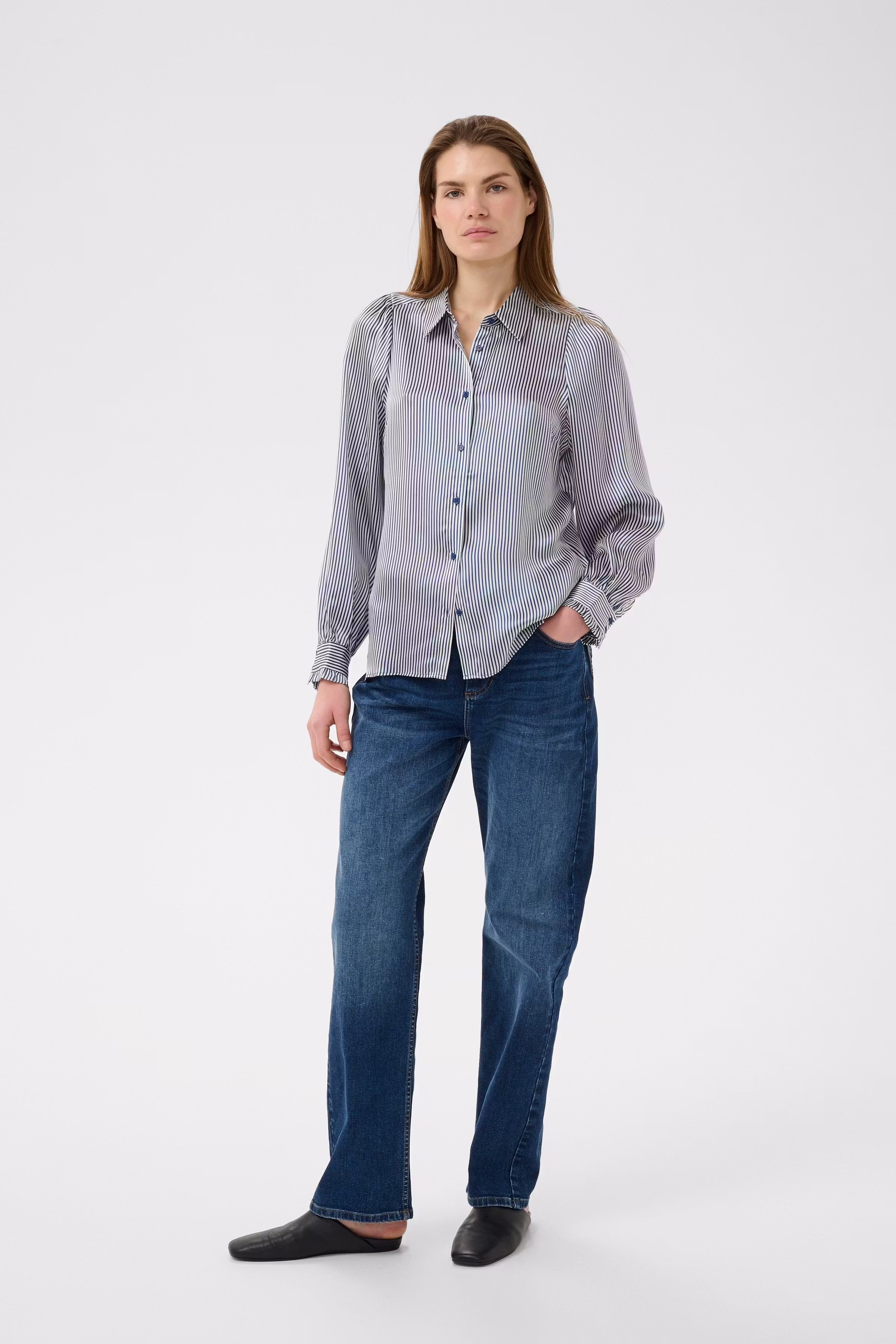 LarinaIW Skjorta LOOKBOOK FRONT 30110622-304097