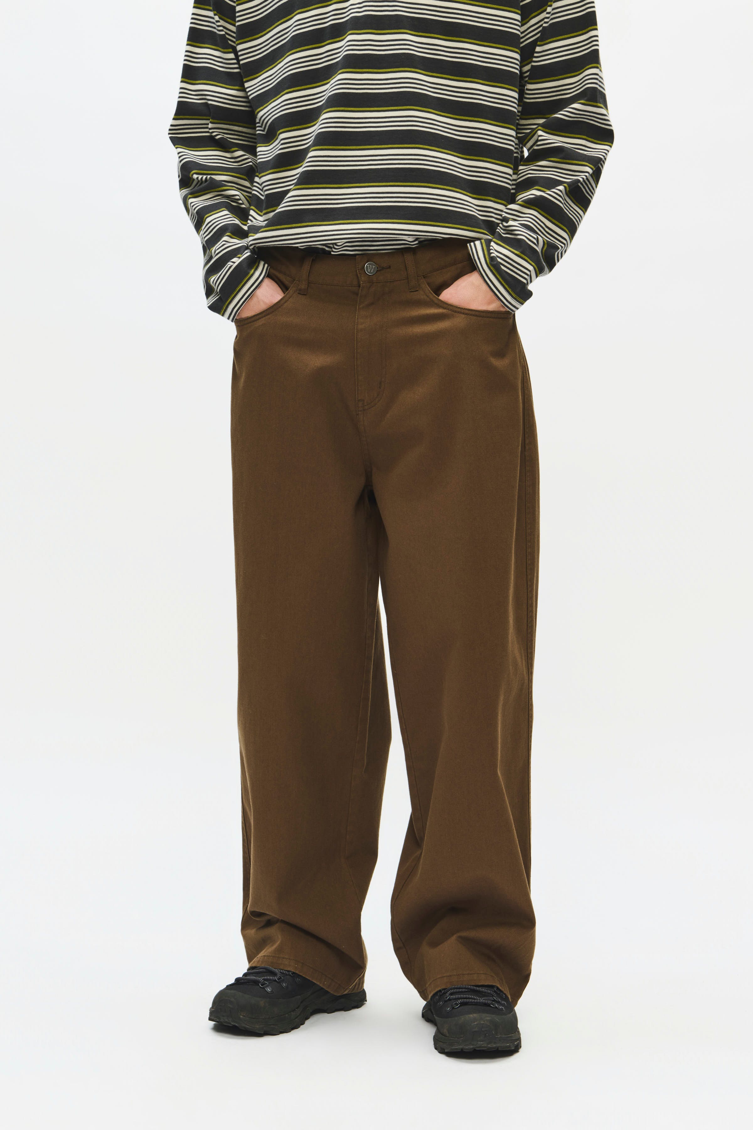 WWHarald Byxor LOOKBOOK FRONT 30252369-190815