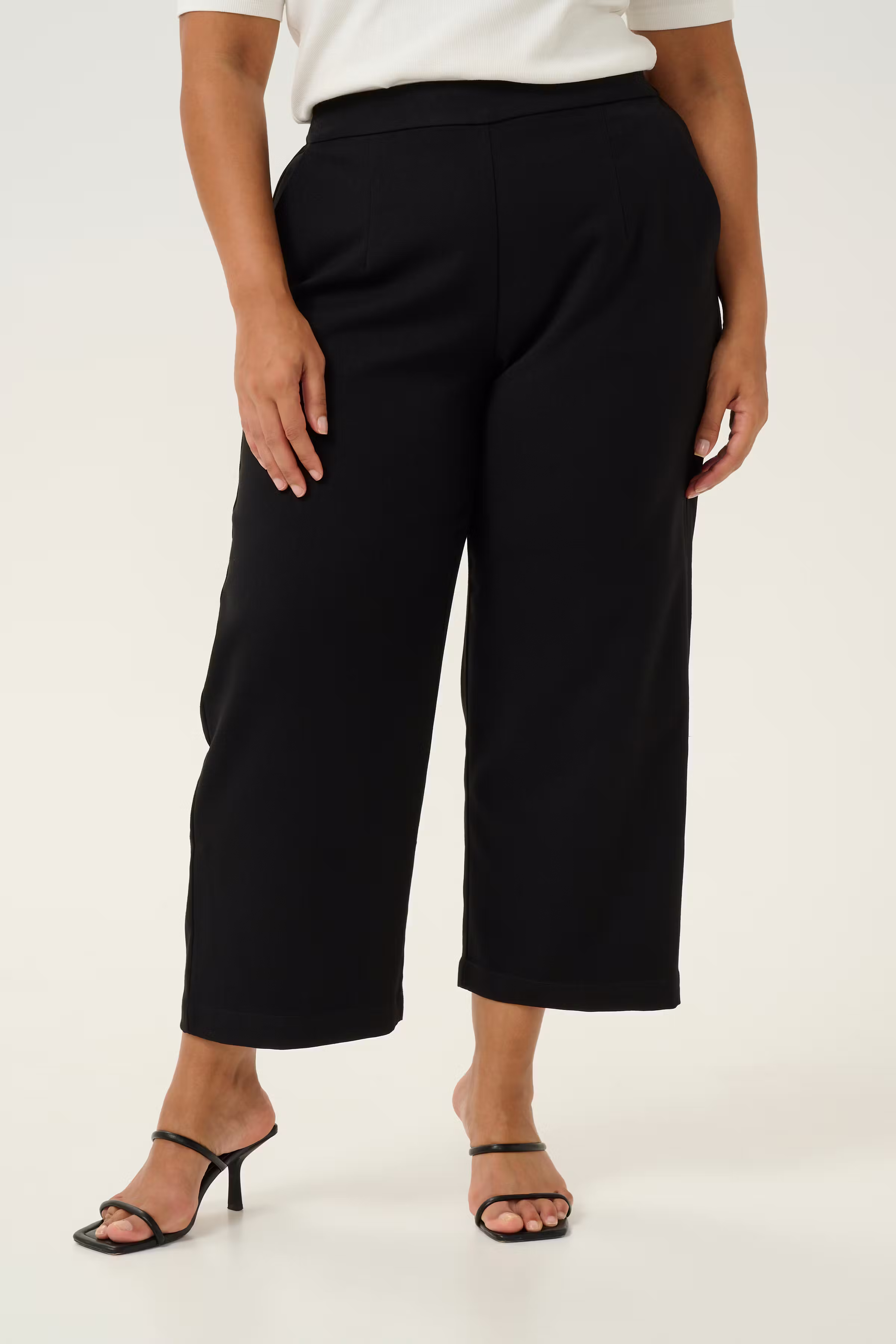 KCmerla Culotte Byxor LOOKBOOK FRONT 10582939-100121