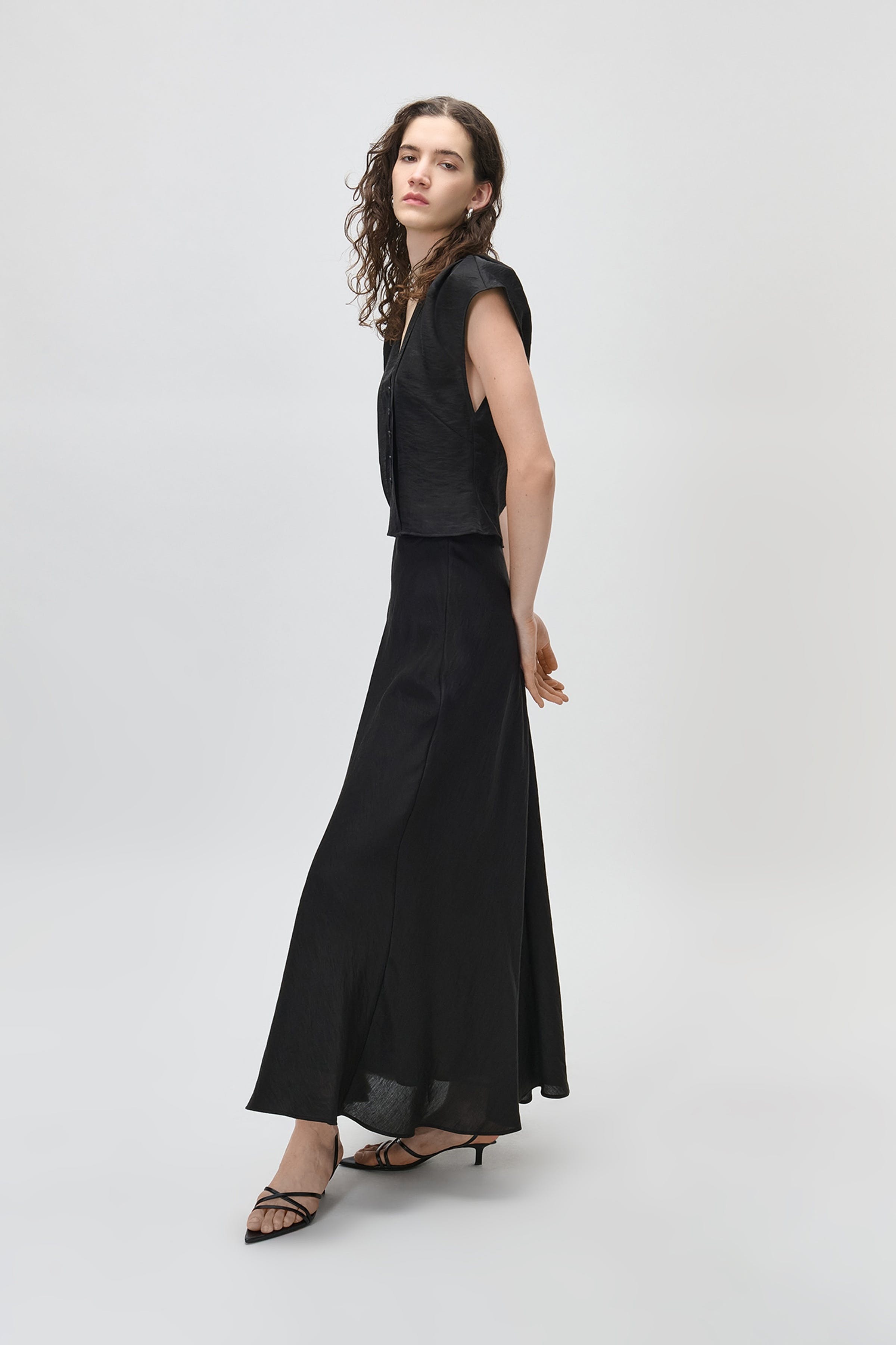 SOFIA Skirt LOOKBOOK FRONT 30600651-BK999