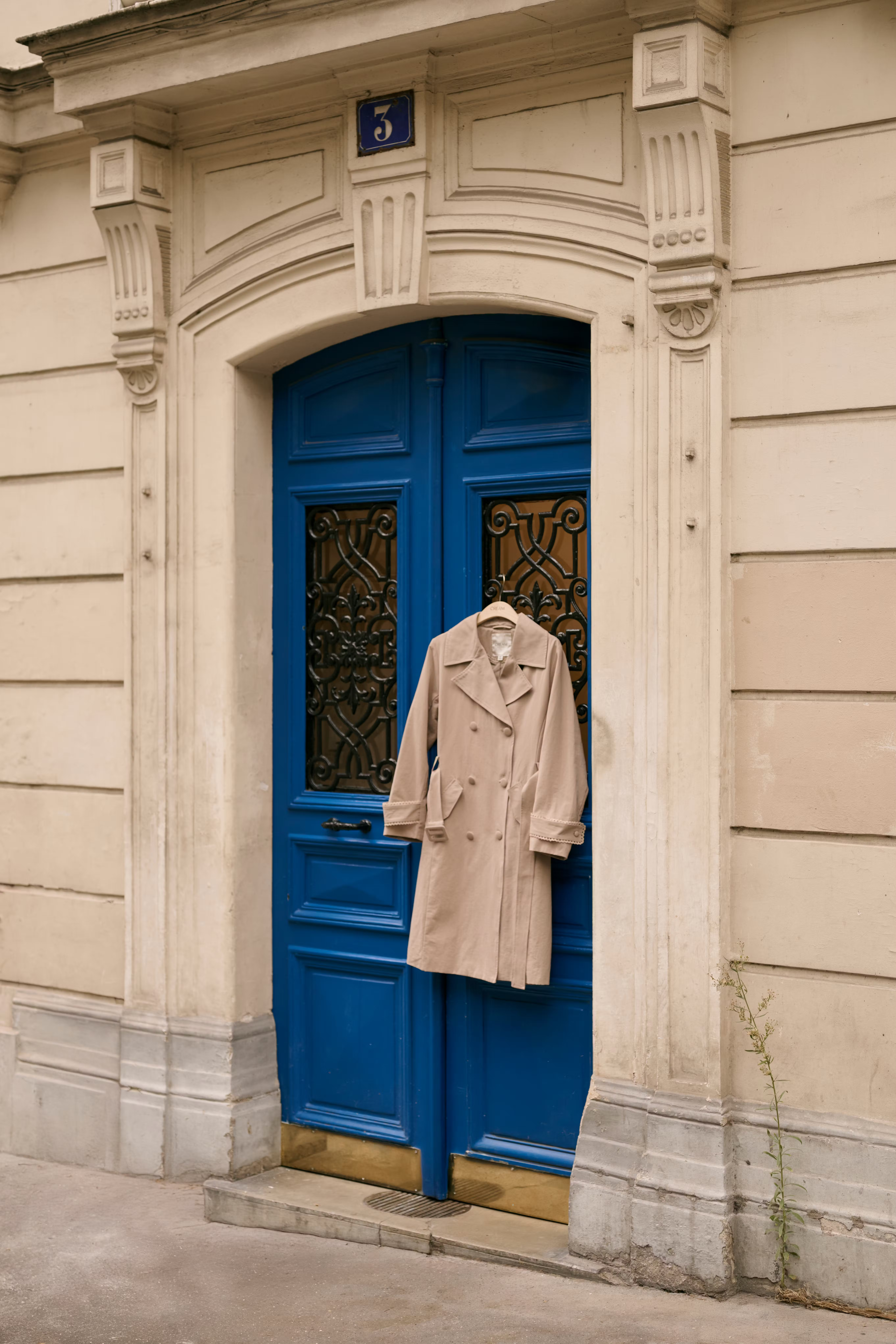 CRDrookie Trenchcoat LOCATION NONE 10614562-161213