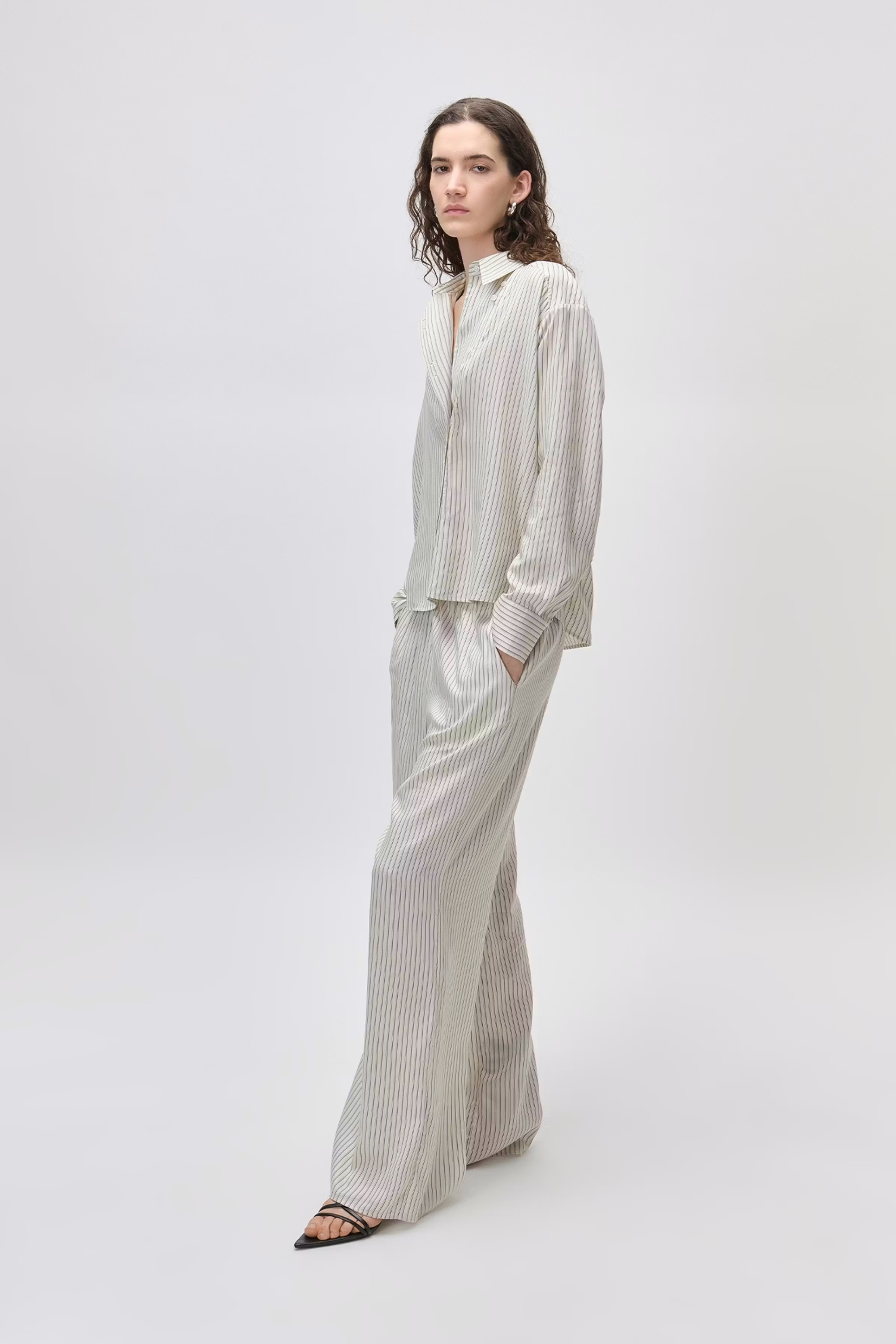 EMIRA Shirt LOOKBOOK FRONT 30600580-MC2167