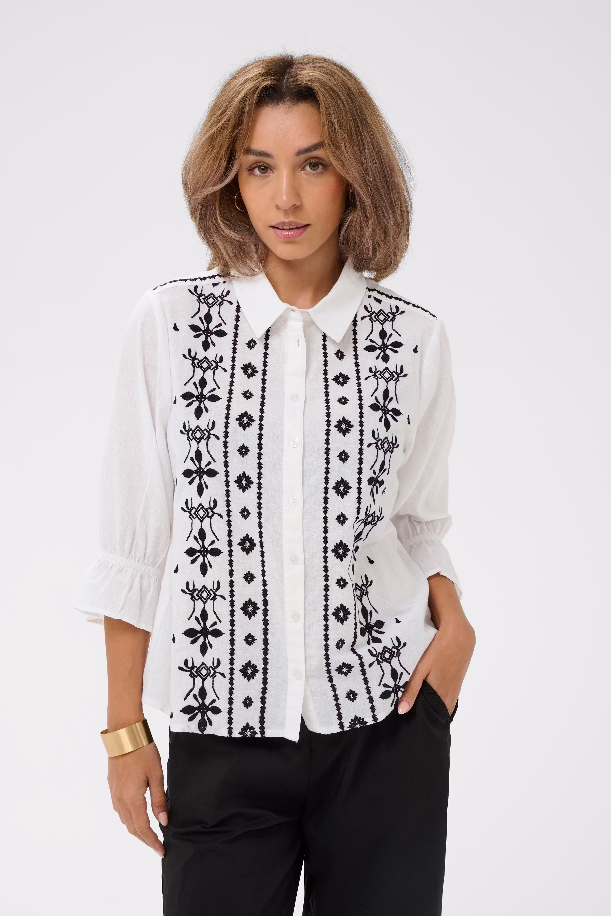 CRBrianna Shirt LOOKBOOK FRONT 10614768-110602