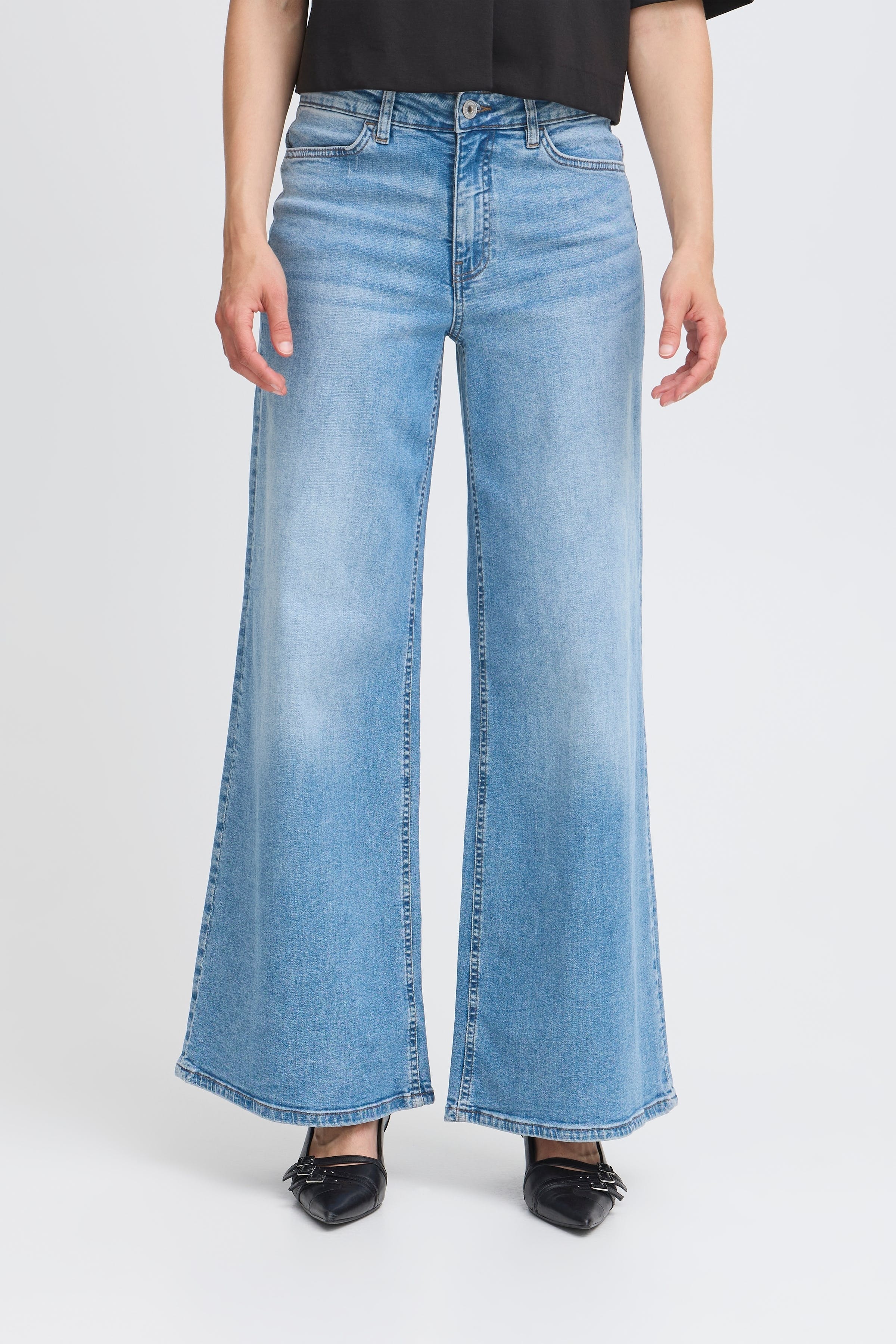 IHTWIGGY WIDE Jeans LOOKBOOK FRONT 20119022-19044