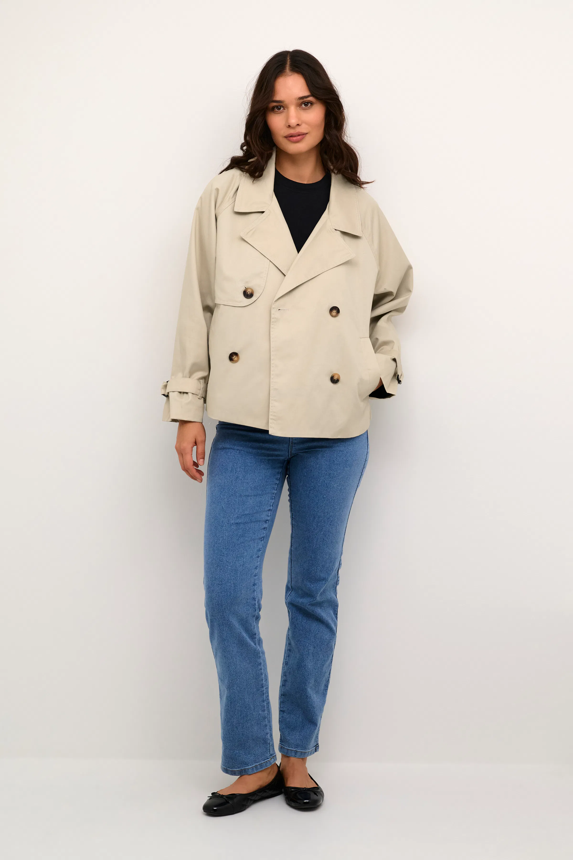 KAelise Kort Trenchcoat LOOKBOOK FRONT 10508302-151305