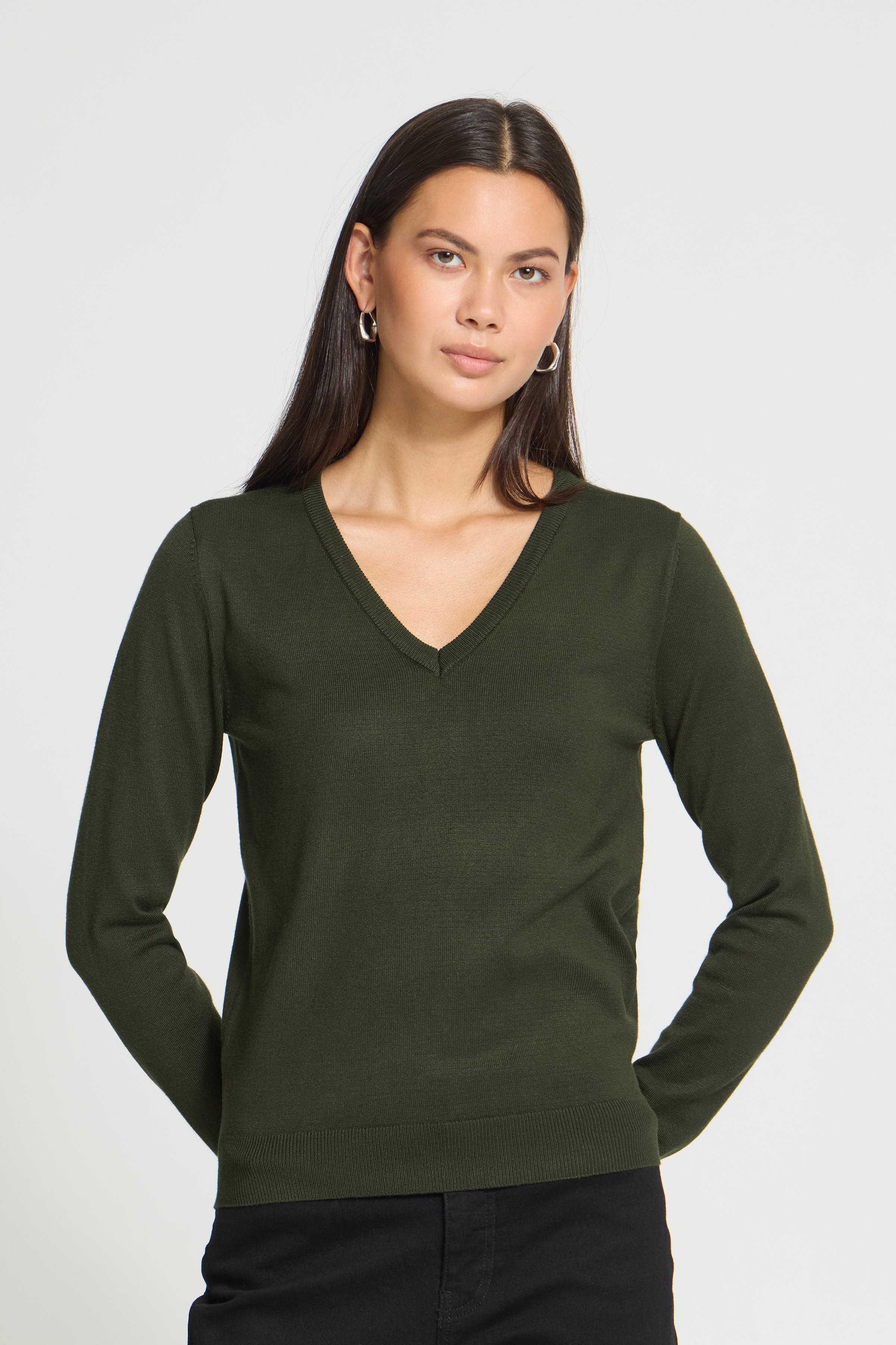 IHLULS V-Neck Pullover LOOKBOOK FRONT 20125815-190509