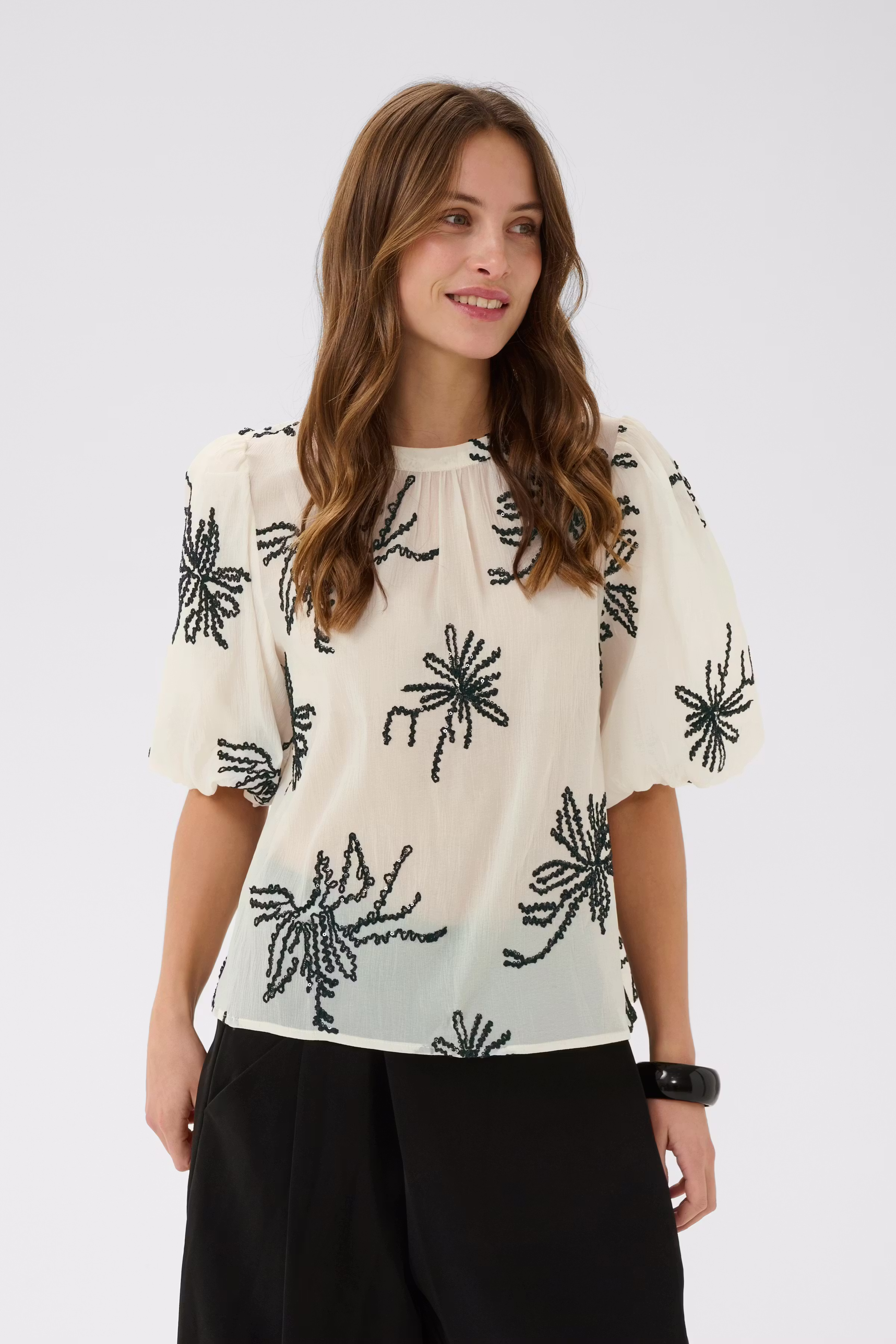 CUbisera Blouse LOOKBOOK FRONT 50112976-141107