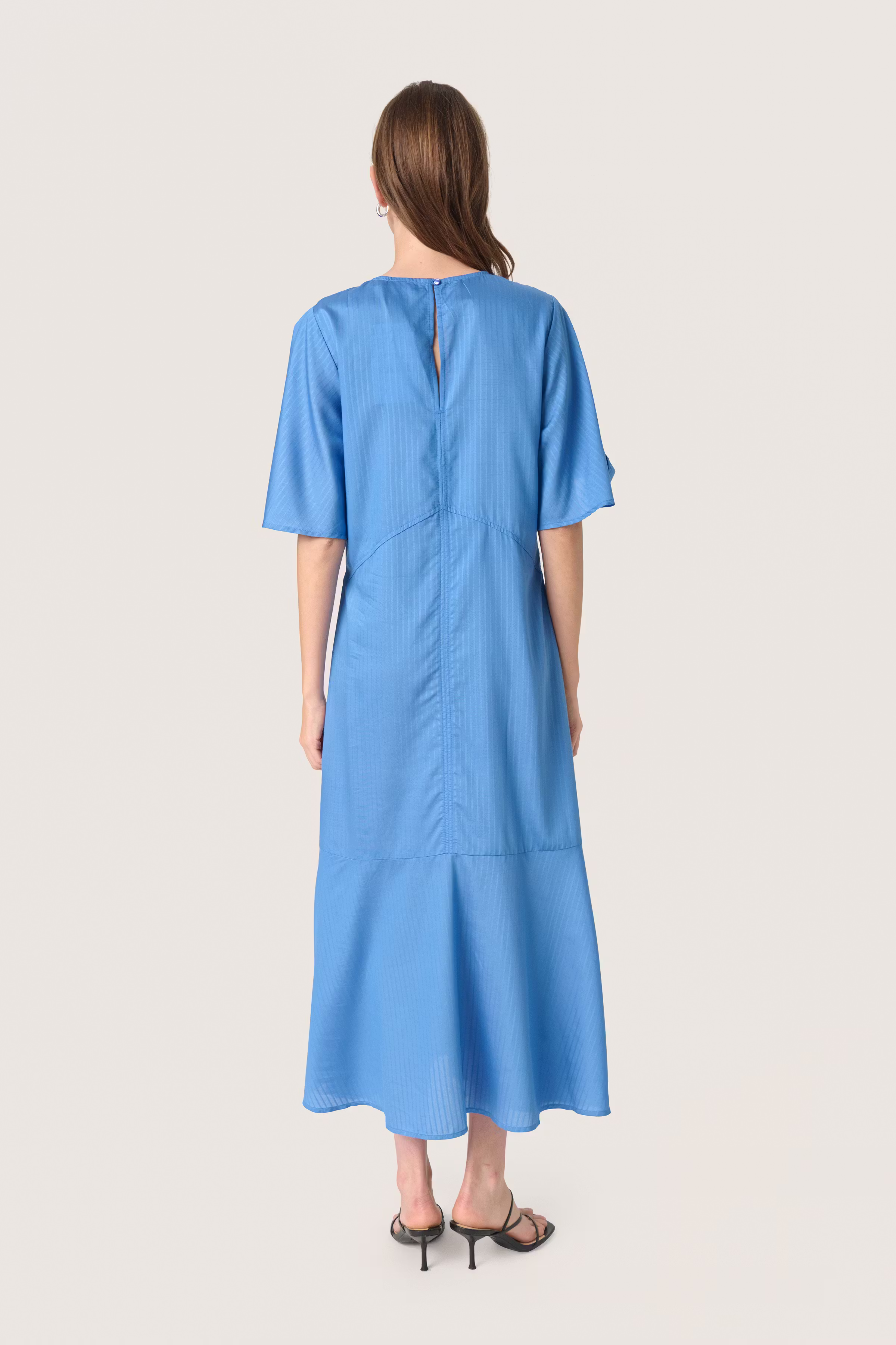 SLEmmy Dress LOOKBOOK BACK 30408432-183937