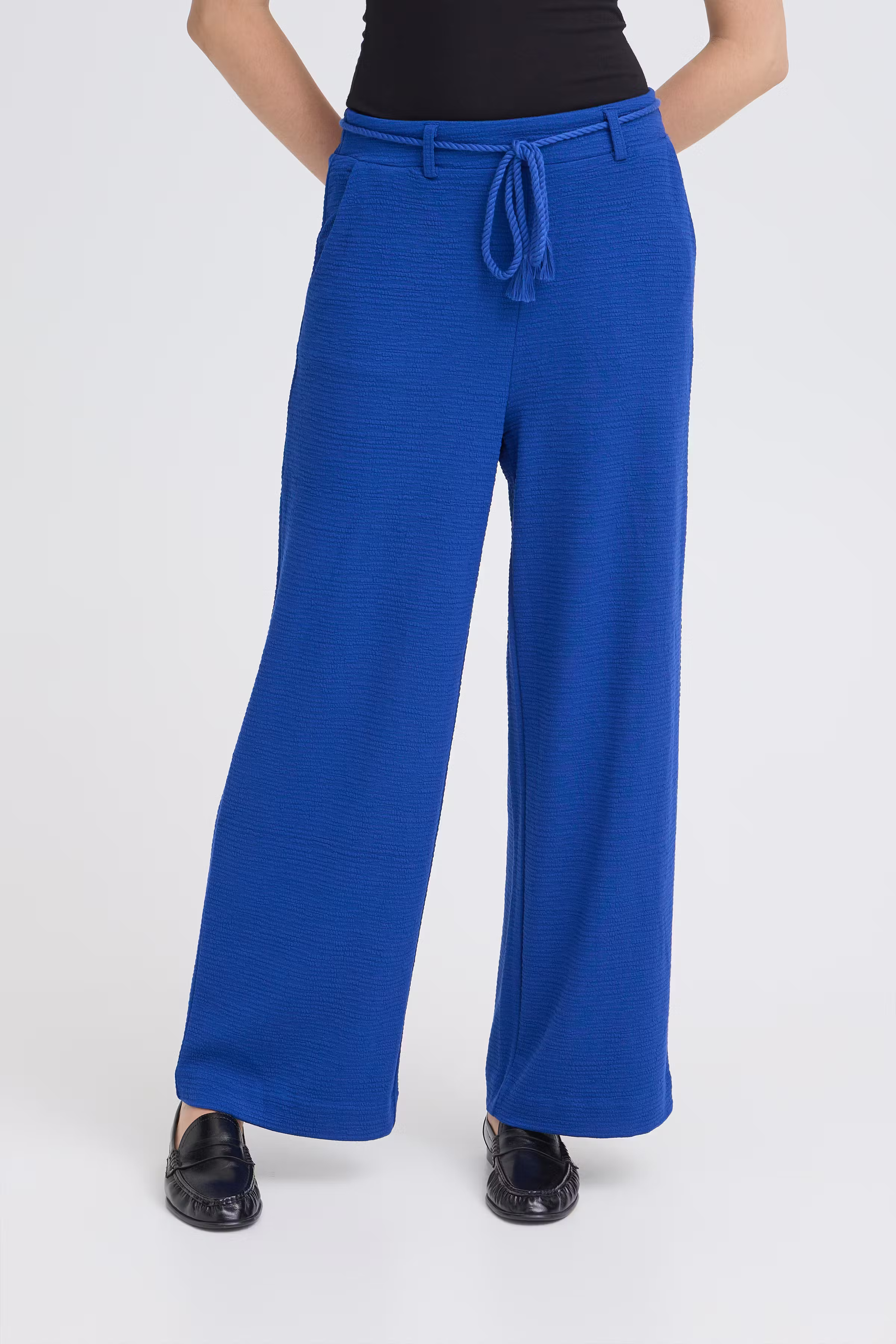IHKATE Trousers LOOKBOOK FRONT 20125613-193953