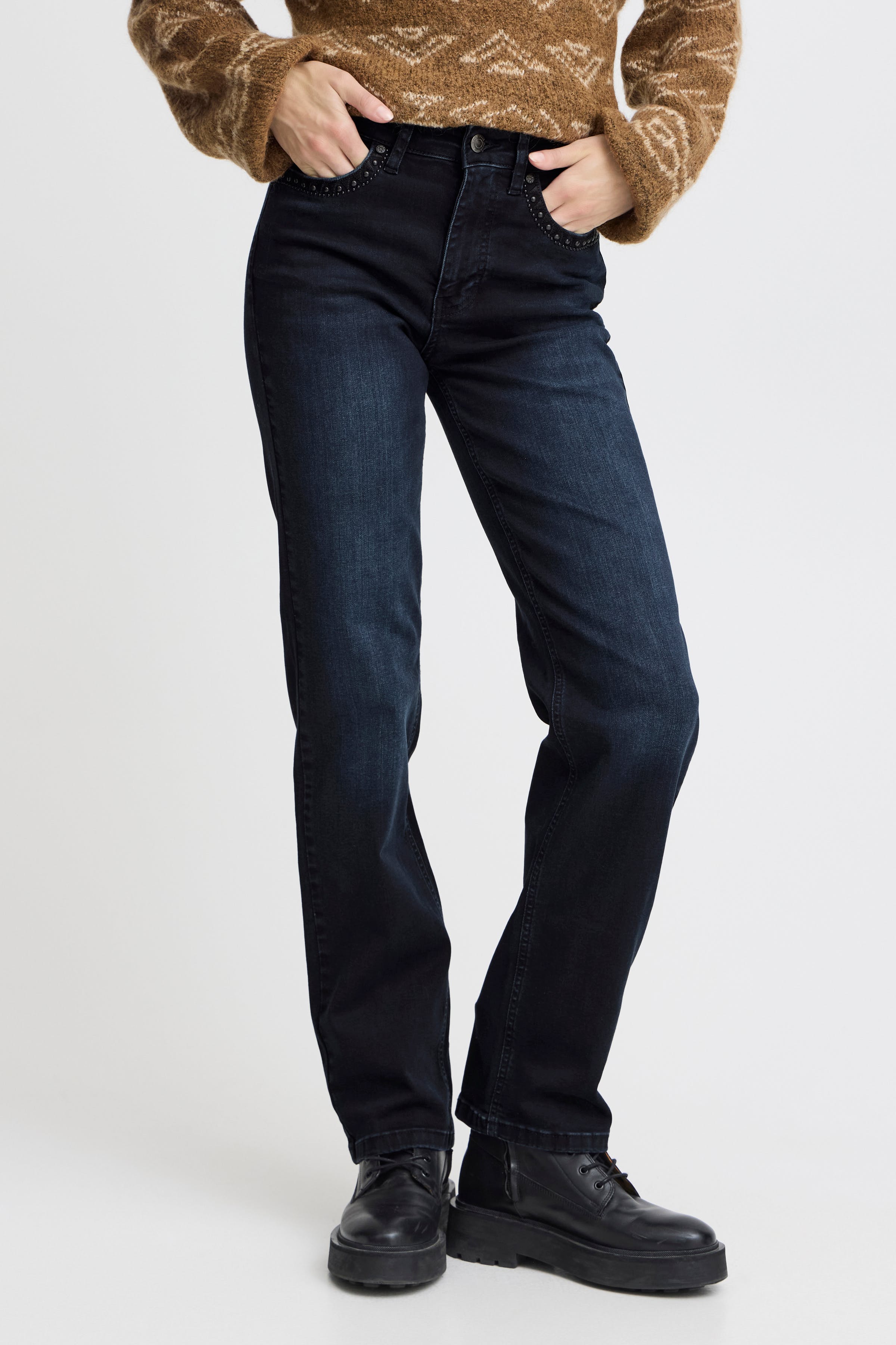 PZCARLY HW Jeans W Deco Straight Leg LOOKBOOK FRONT 50208258-201334