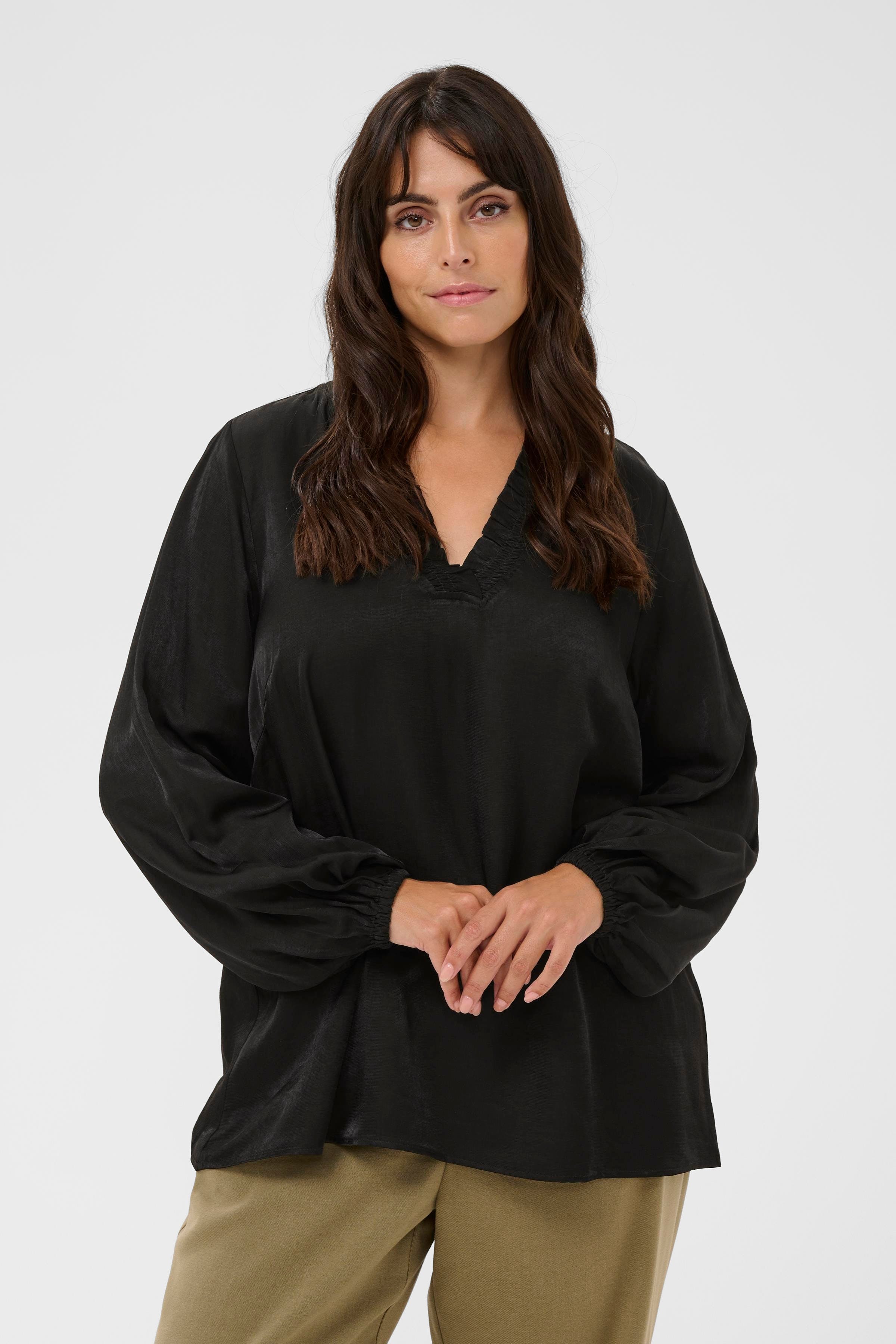 KCmilia Blouse LOOKBOOK FRONT 10583774-100121