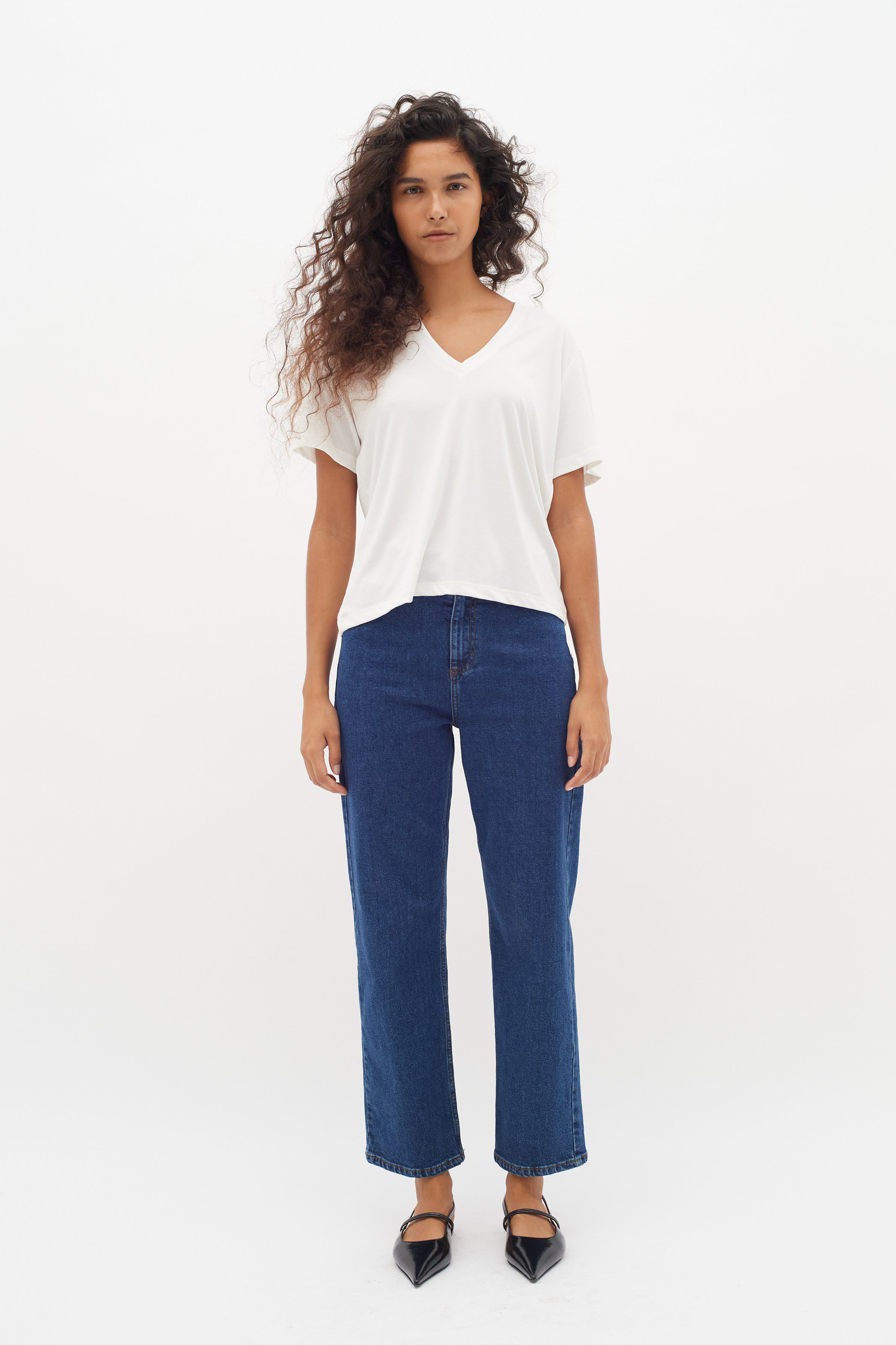 LilianaIW Base V-Neck T-shirt LOOKBOOK FRONT 30109353-110701