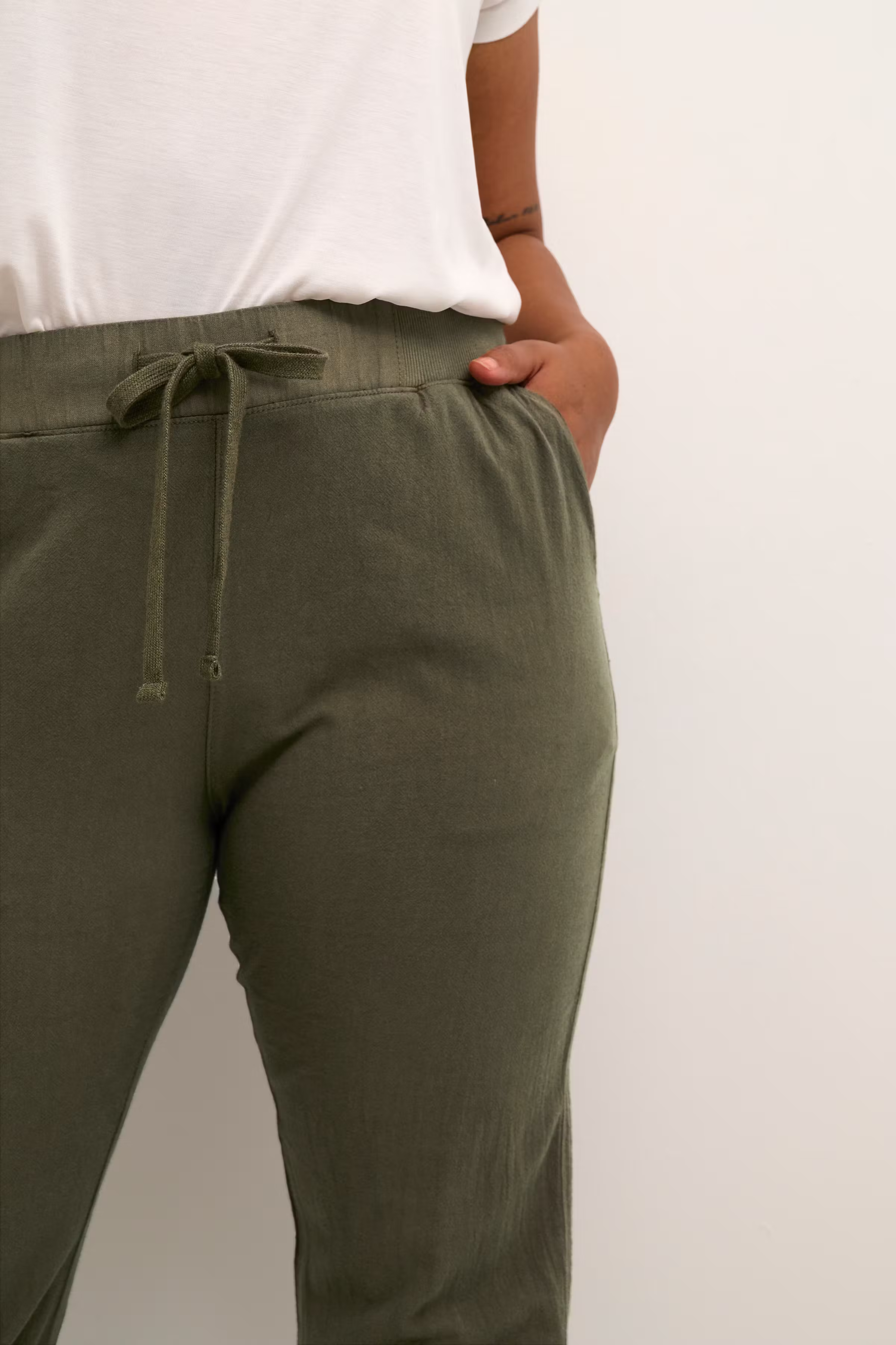 KCnana Capri pants LOOKBOOK DETAIL 10580057-190511