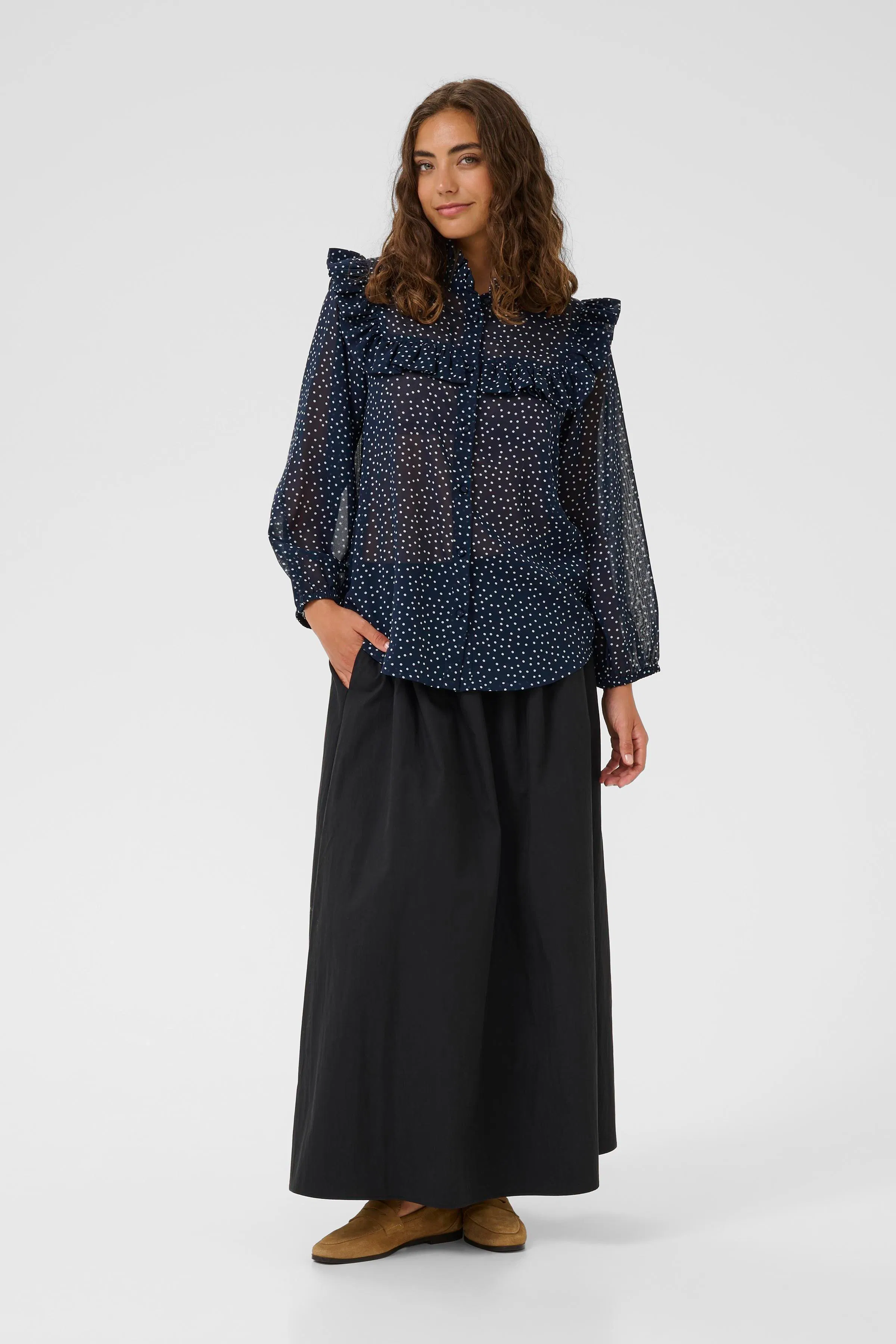 CUalita Skjorte med prikker LOOKBOOK FRONT 50112723-108939