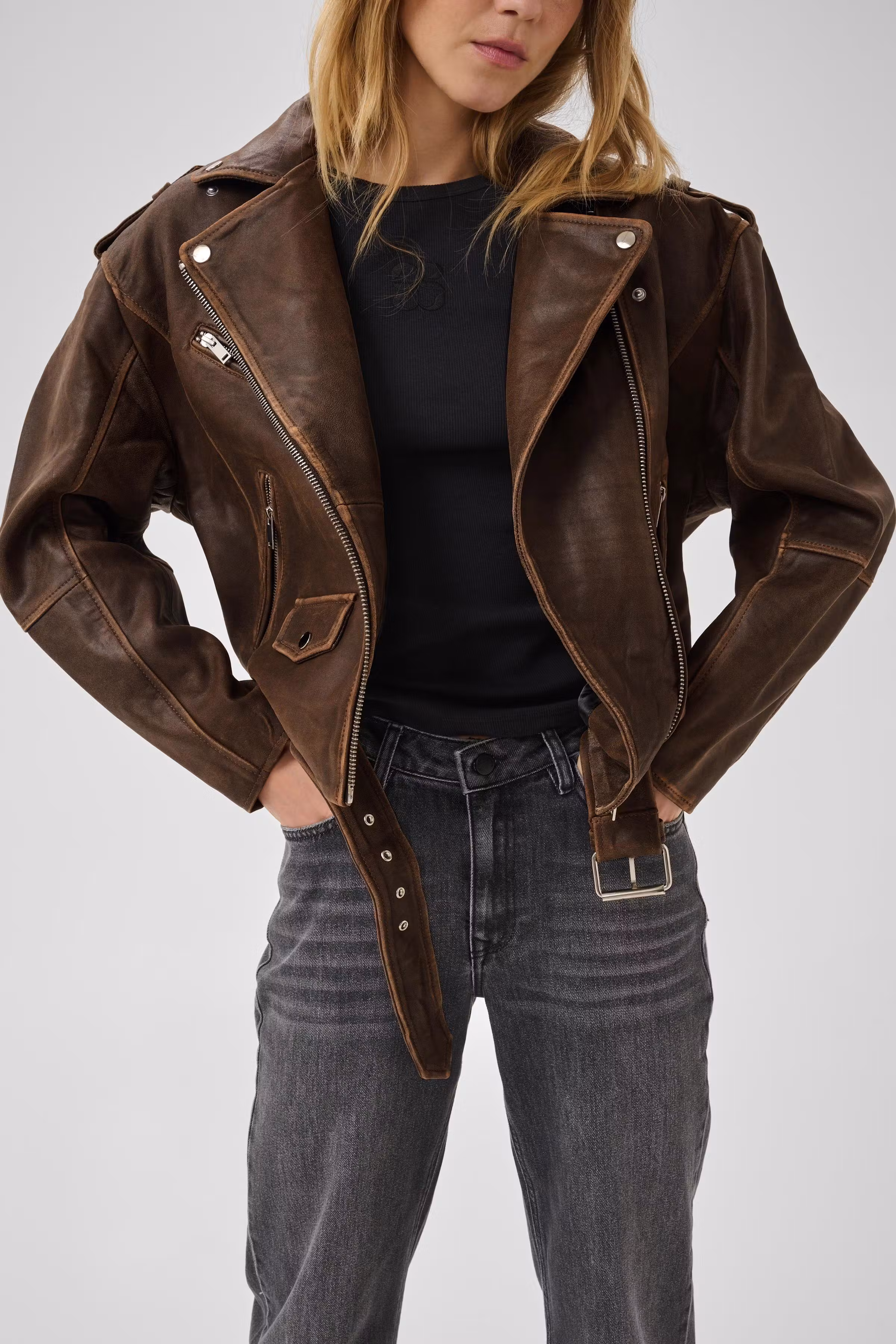 01 THE GILO LEATHER JACKET LOOKBOOK DETAIL 10704658-105575