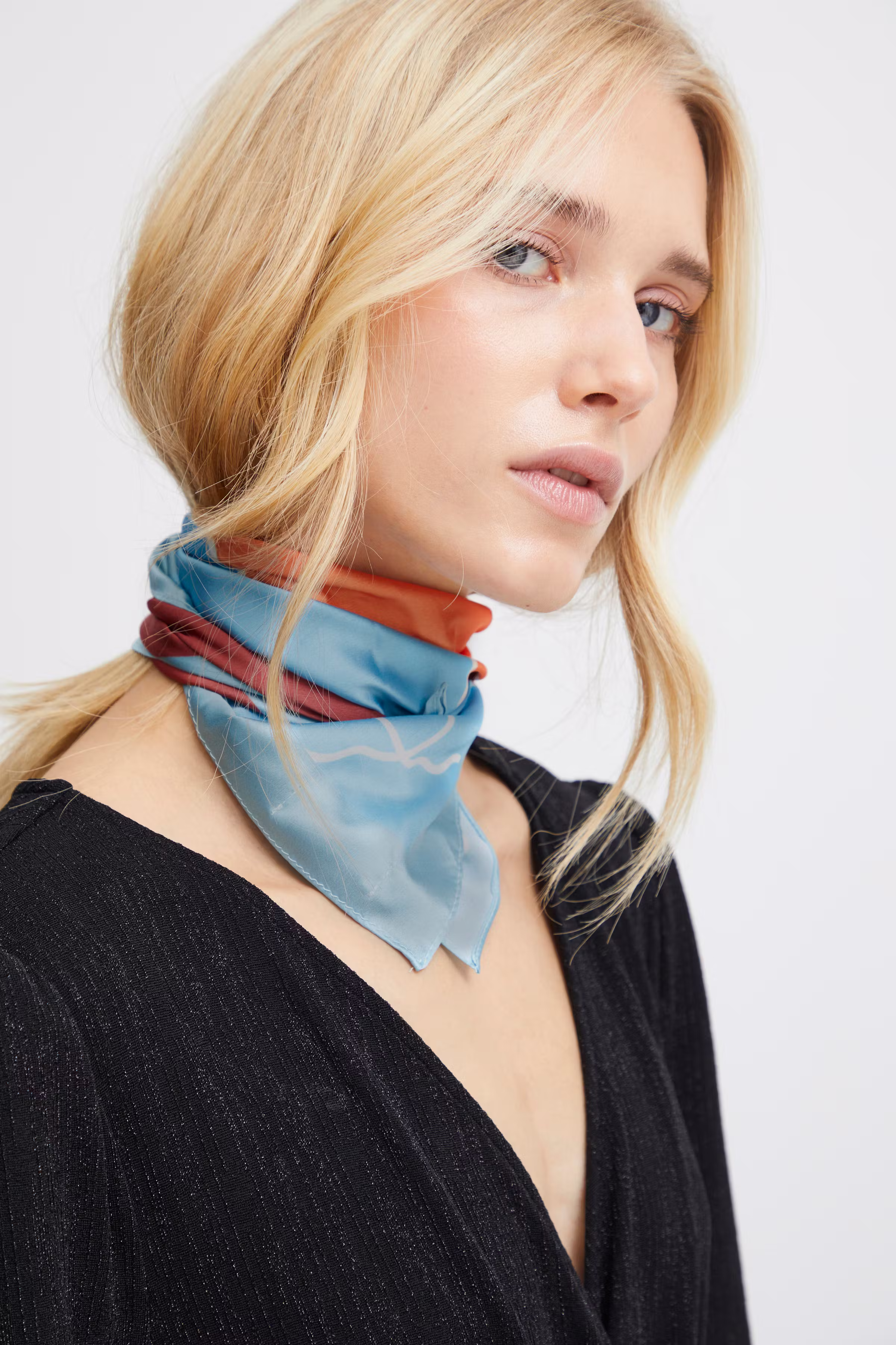 IAREBA Skjerf LOOKBOOK BACK 20120540-154421