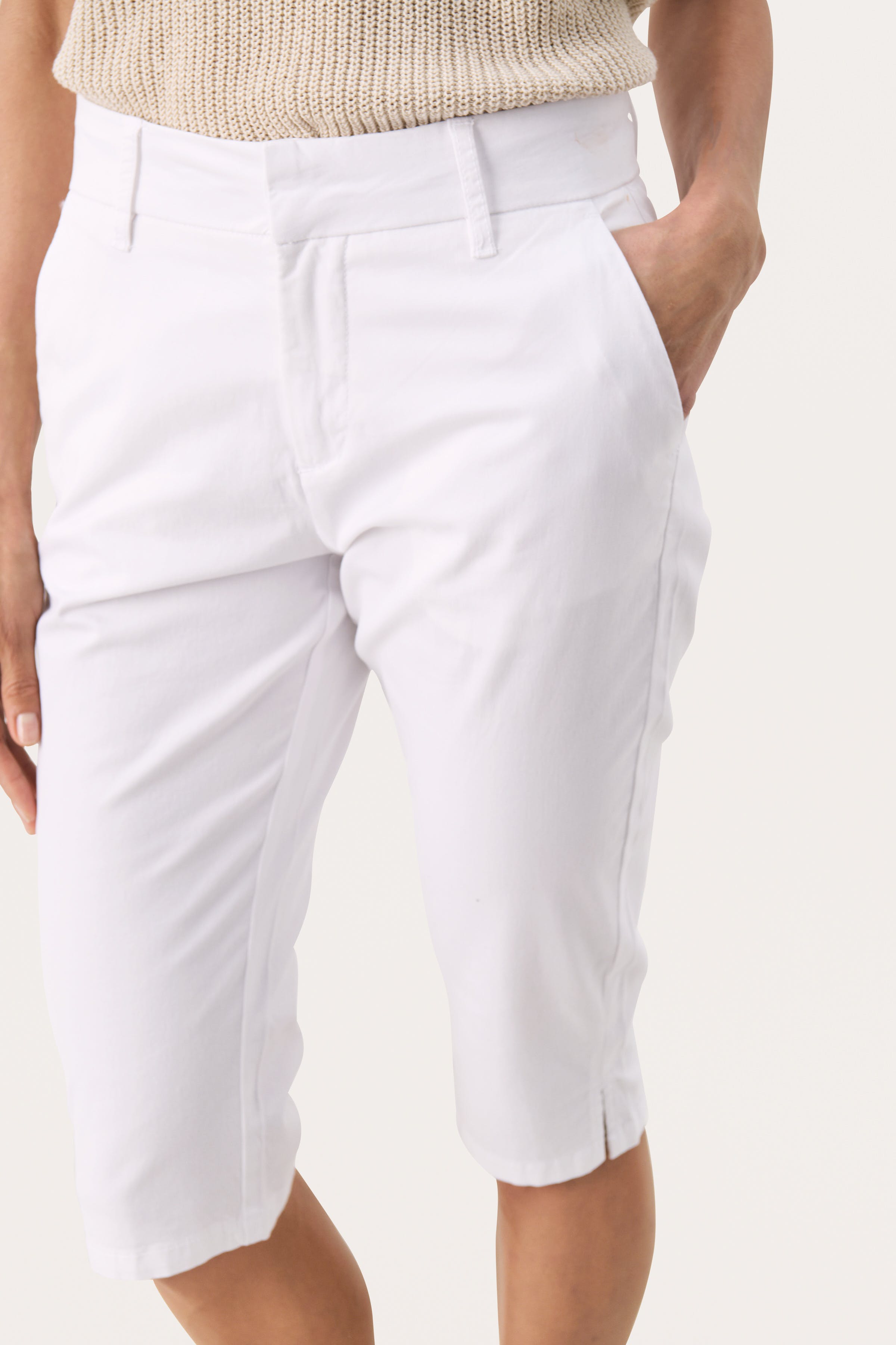 RenataPW Capri pants LOOKBOOK DETAIL 30309607-110601